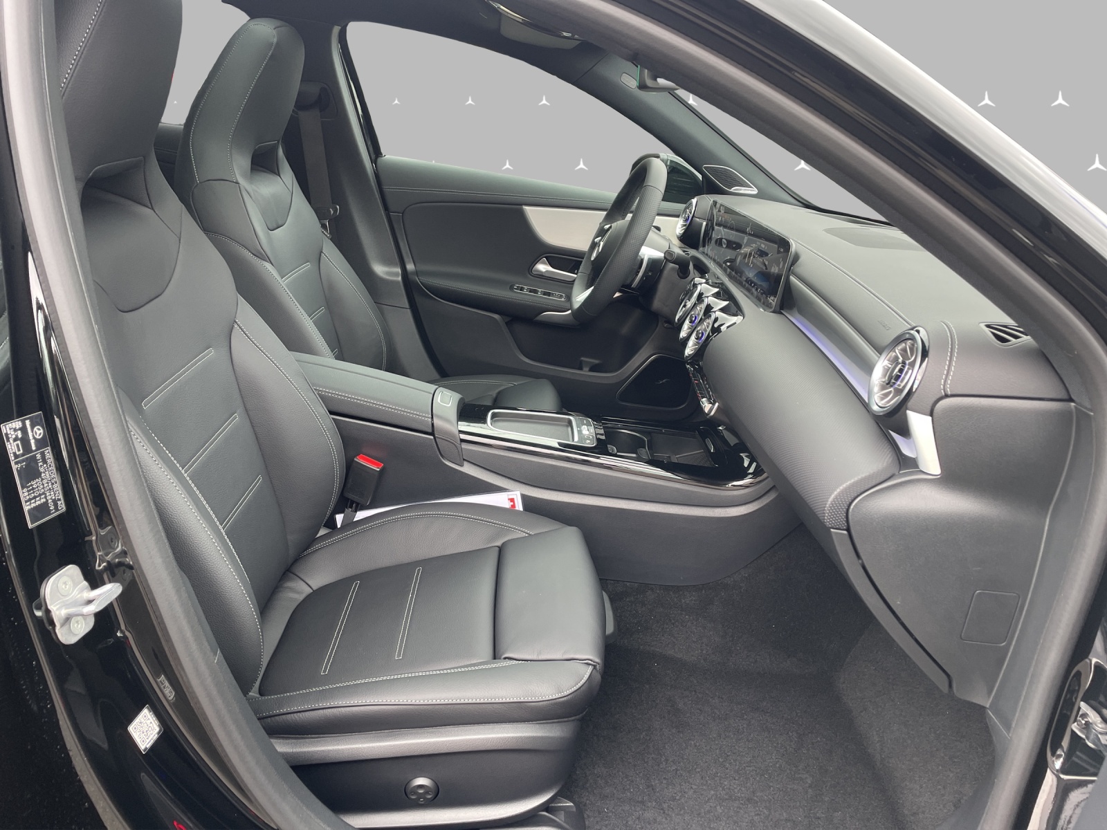 MERCEDES-BENZ A 220 4Matic 8G-DCT-image-12