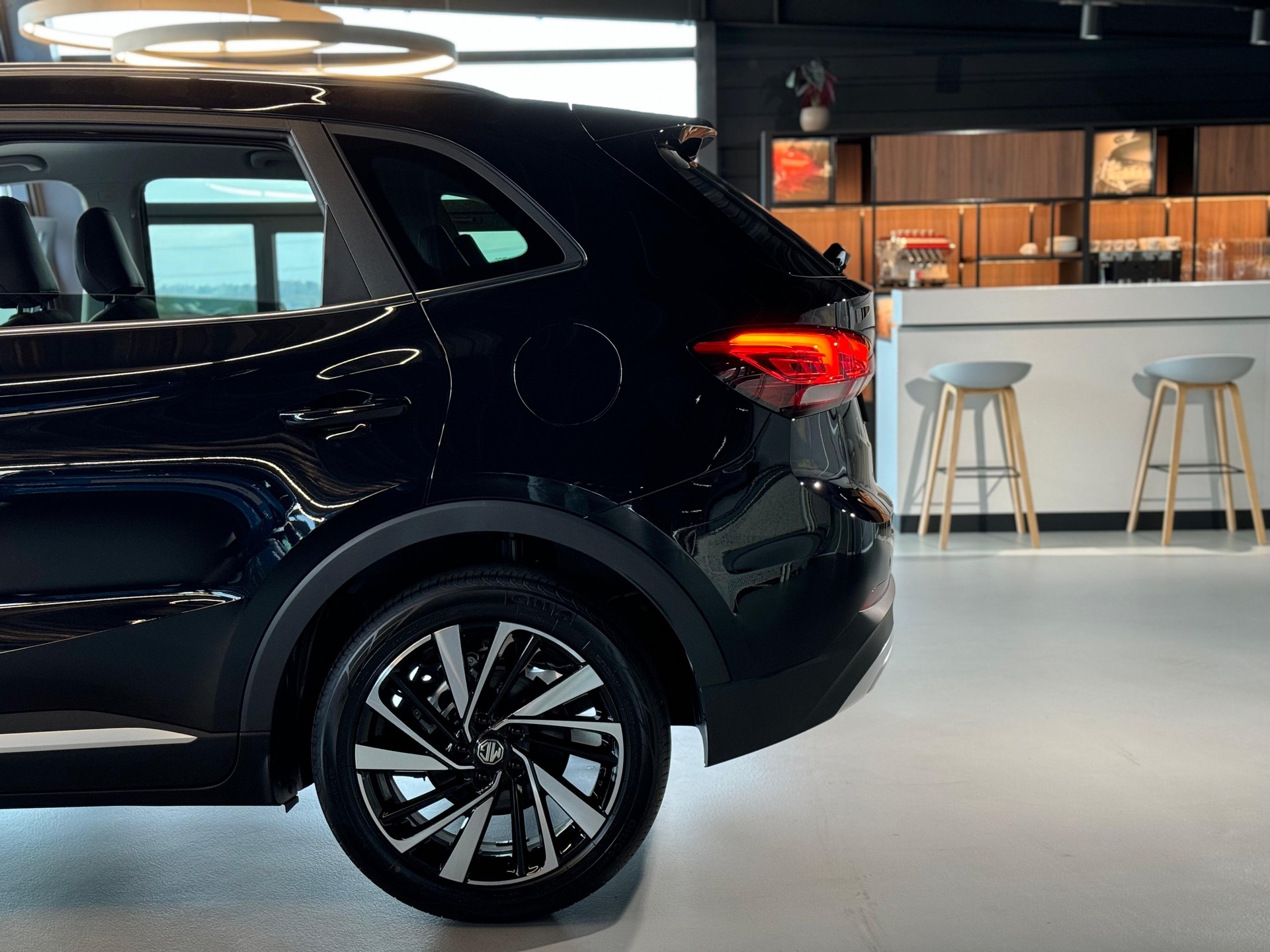 MG ZS 1.5 Hybrid+ Luxury-image-5