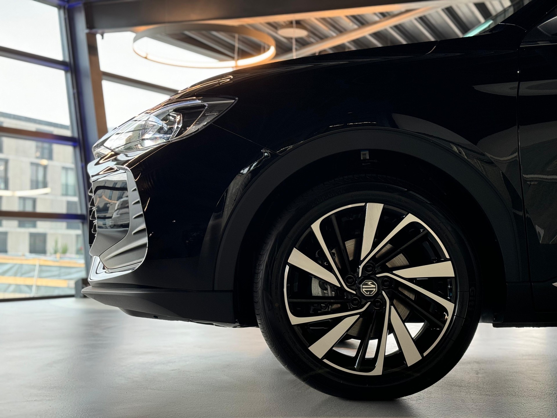 MG ZS 1.5 Hybrid+ Luxury-image-4
