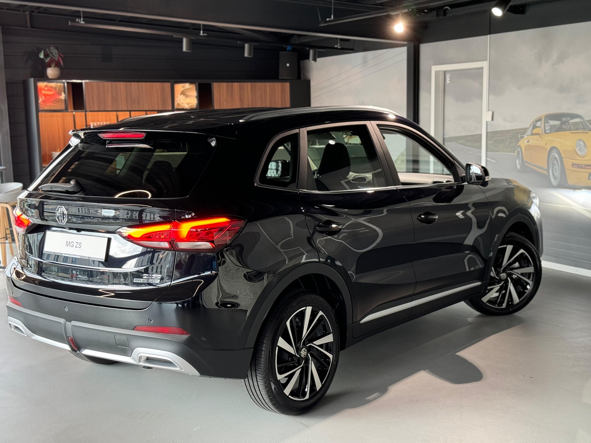 MG ZS 1.5 Hybrid+ Luxury-image-7