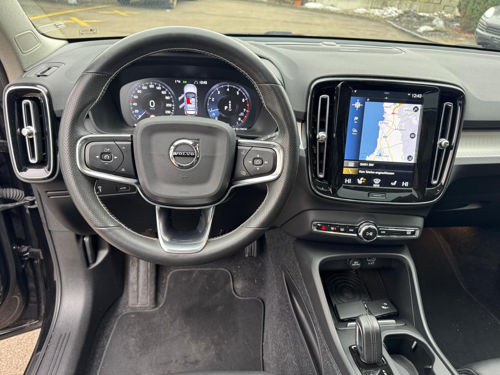 VOLVO XC40 T5 AWD Momentum Geartronic-image-12