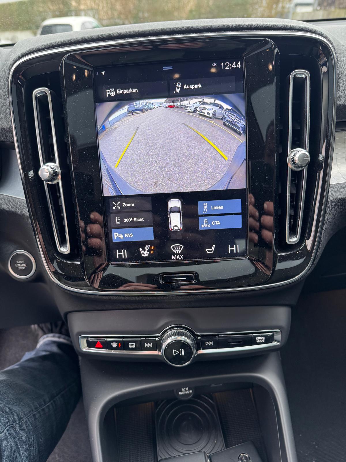 VOLVO XC40 T5 AWD Momentum Geartronic-image-13
