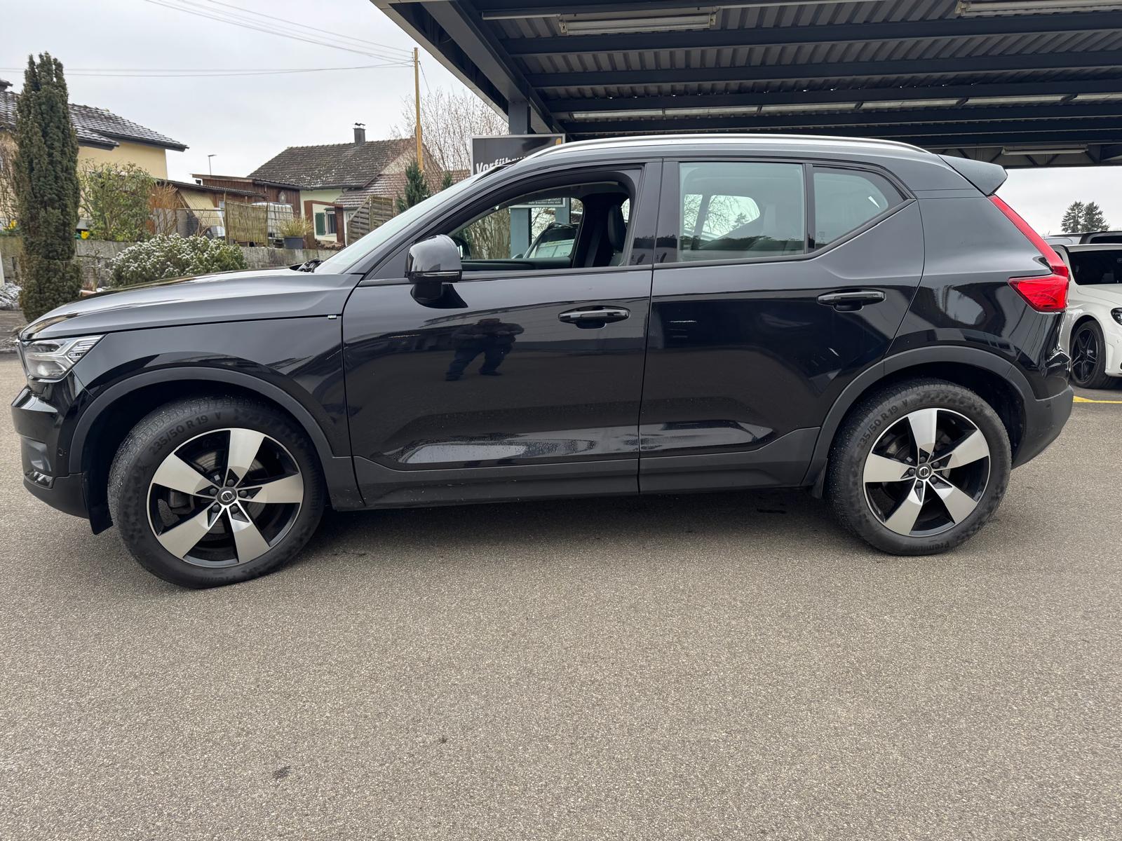 VOLVO XC40 T5 AWD Momentum Geartronic-image-4