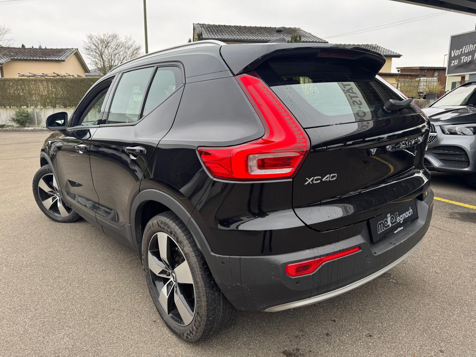 VOLVO XC40 T5 AWD Momentum Geartronic-image-5
