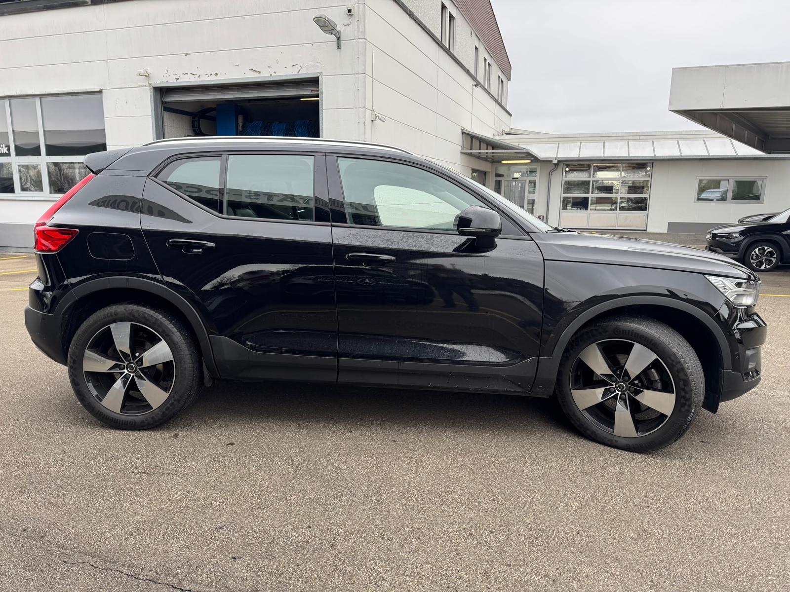 VOLVO XC40 T5 AWD Momentum Geartronic-image-3