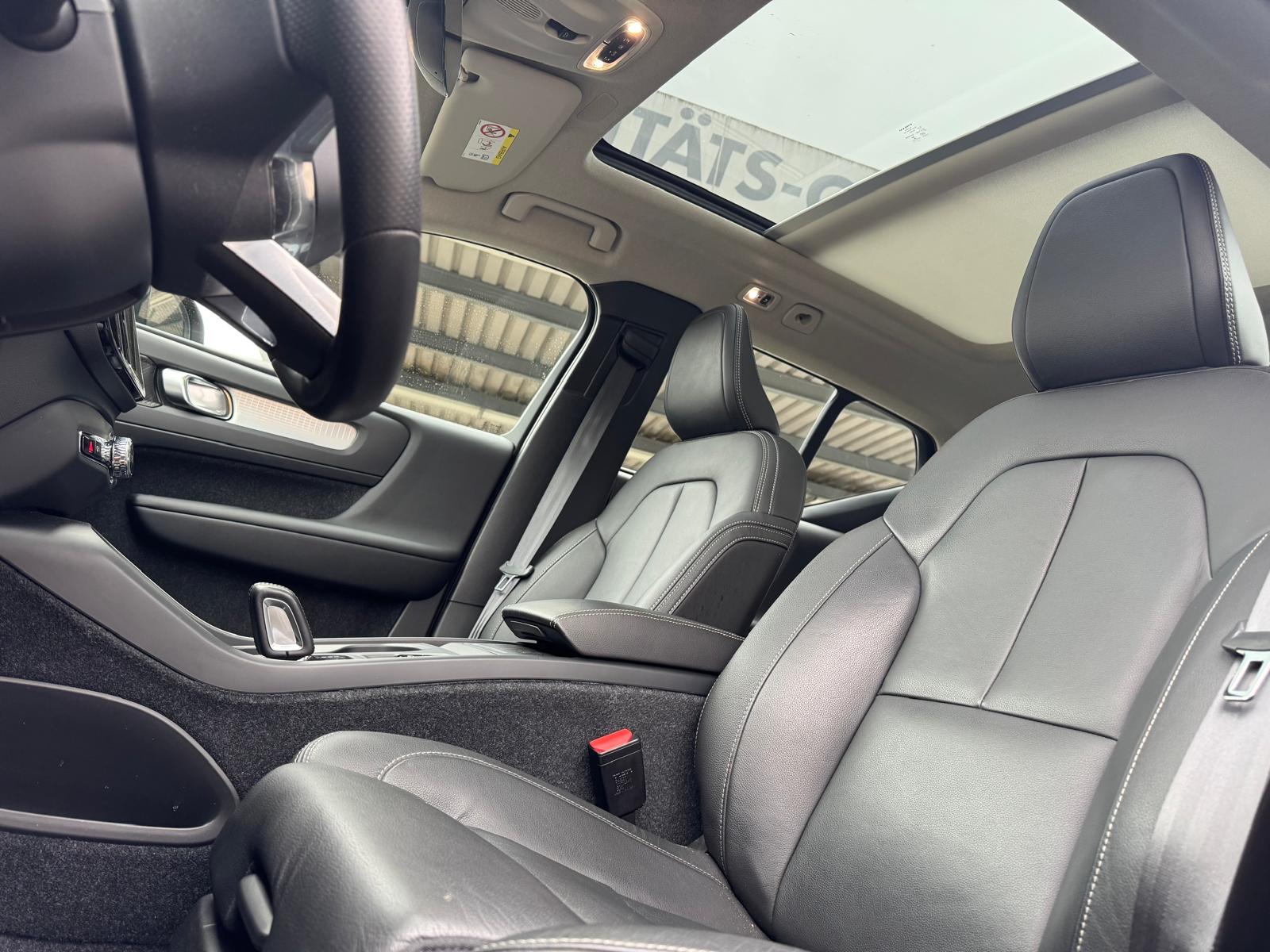 VOLVO XC40 T5 AWD Momentum Geartronic-image-9
