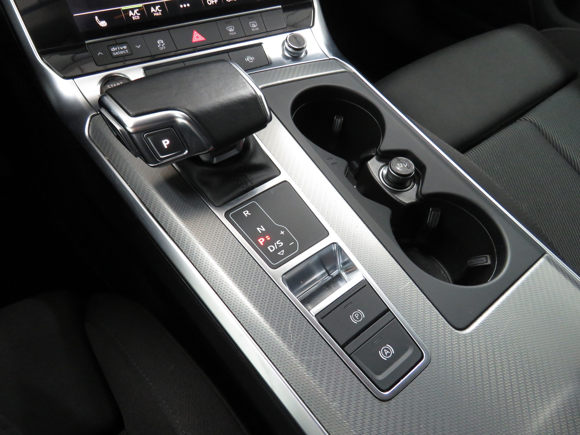 AUDI A6 Avant 40 TDI Sport Attraction Quattro S-tronic (Automat)-image-14