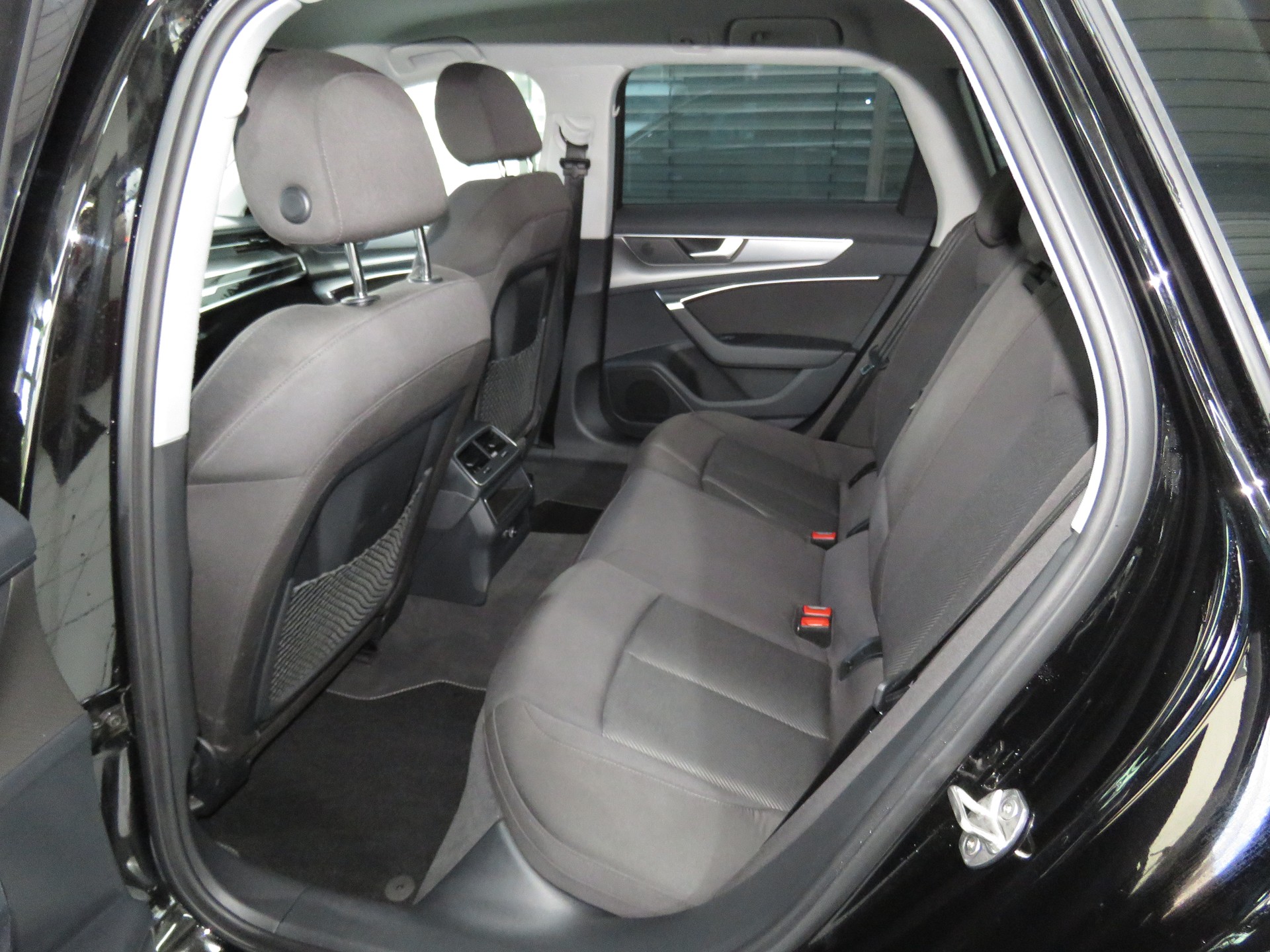 AUDI A6 Avant 40 TDI Sport Attraction Quattro S-tronic (Automat)-image-8