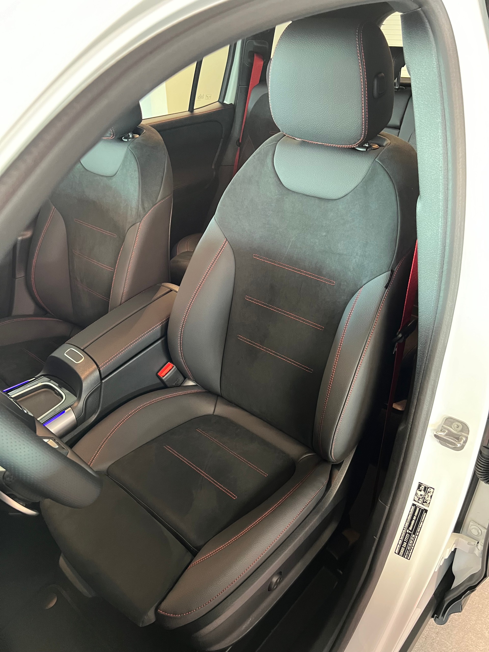 MERCEDES-BENZ GLB AMG 35 4Matic 8G-Tronic-image-6