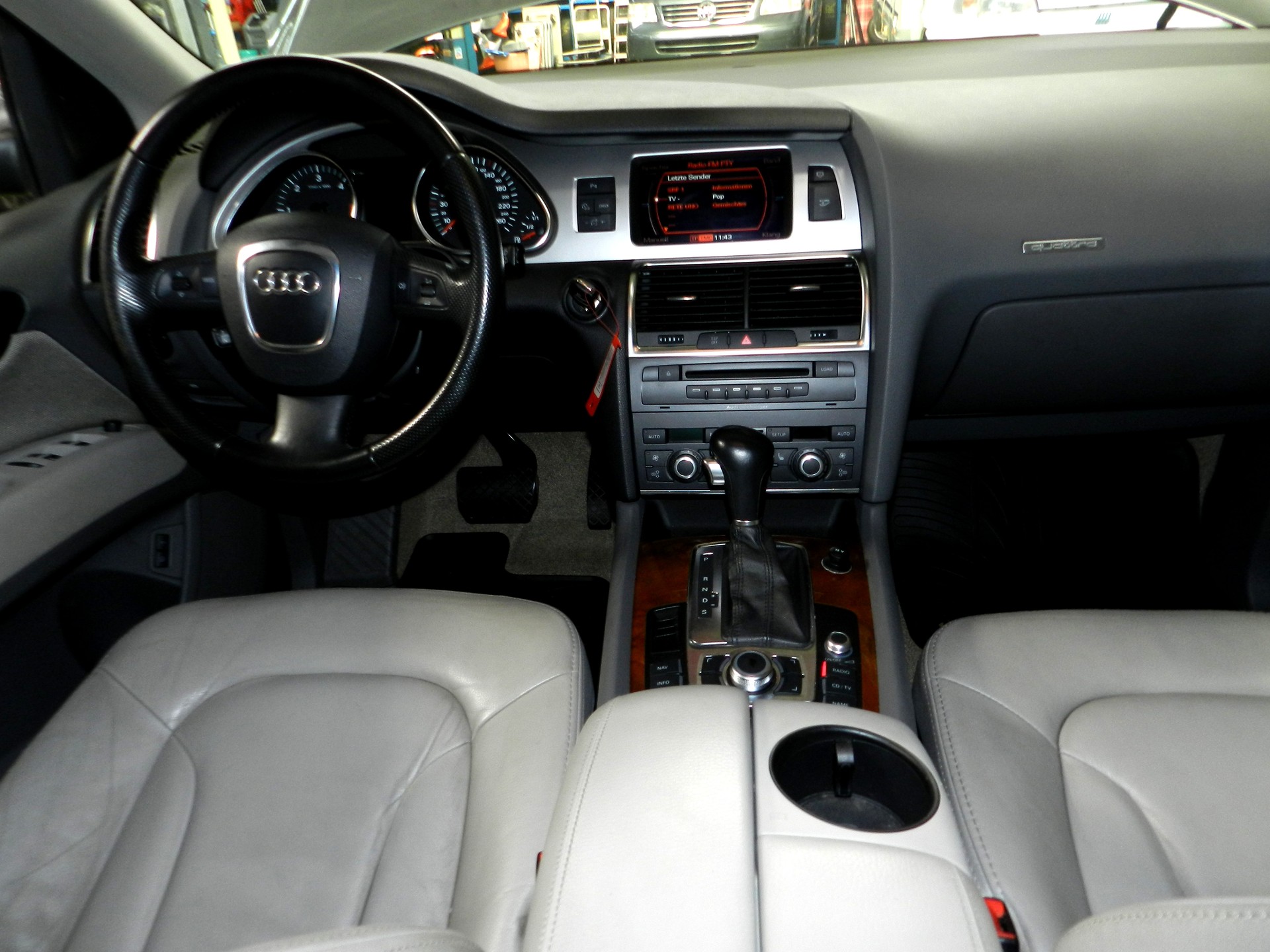 AUDI Q7 3.0 TDI quattro tiptronic-image-11