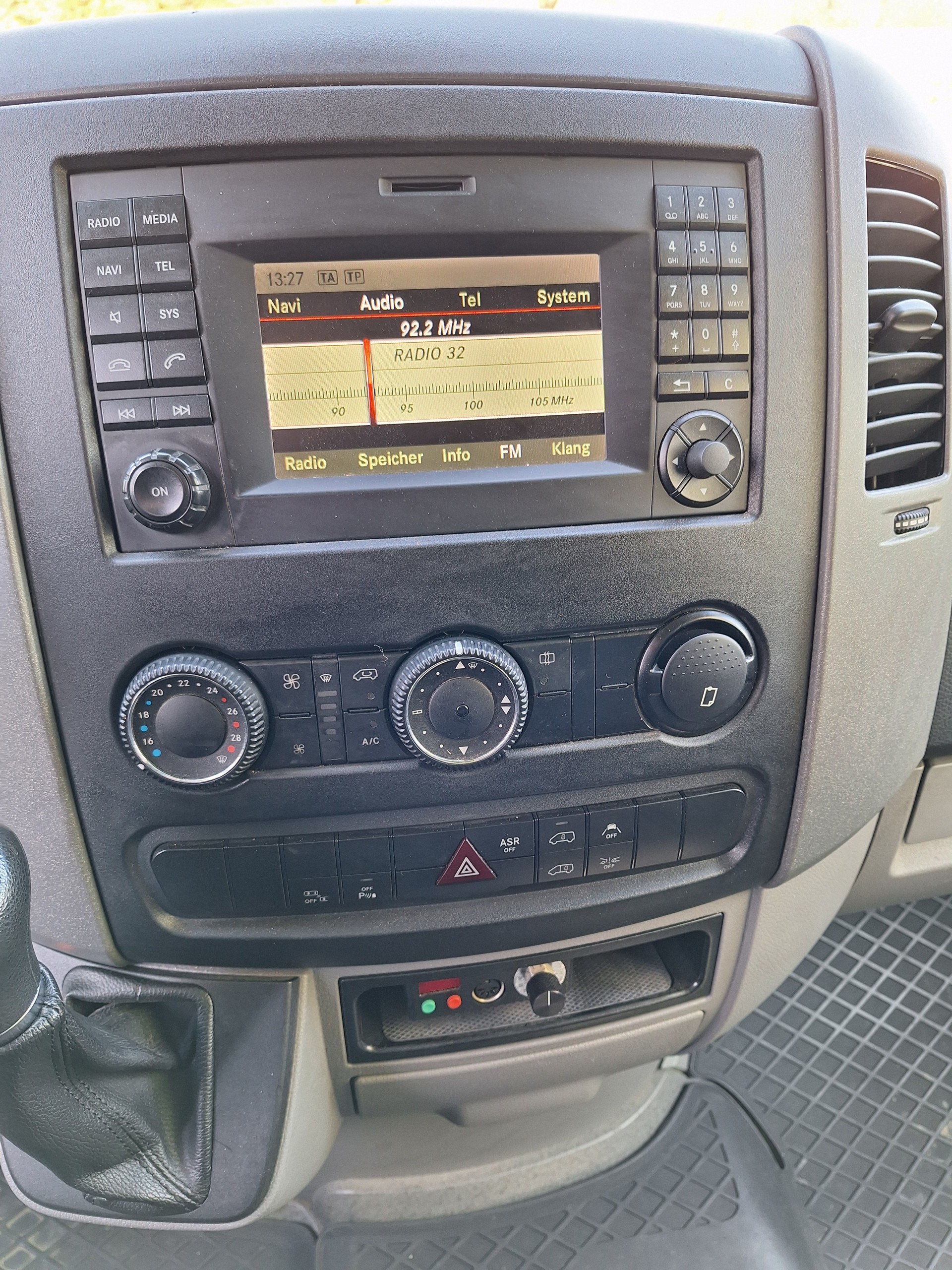 MERCEDES-BENZ Sprinter 516 CDI Standard 4x4 Automat-image-10