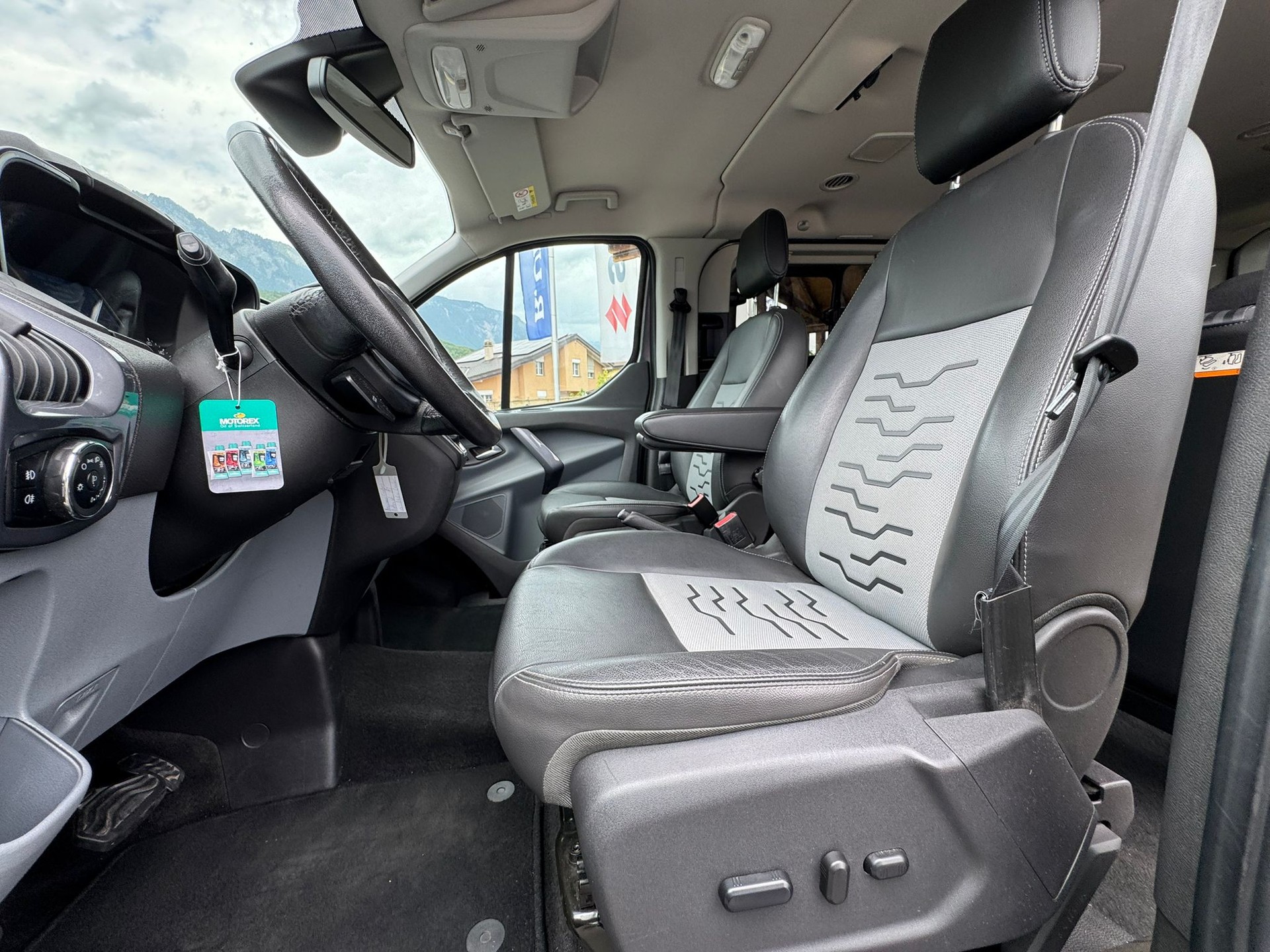 FORD Tourneo Cust 290L1Sport A-image-10