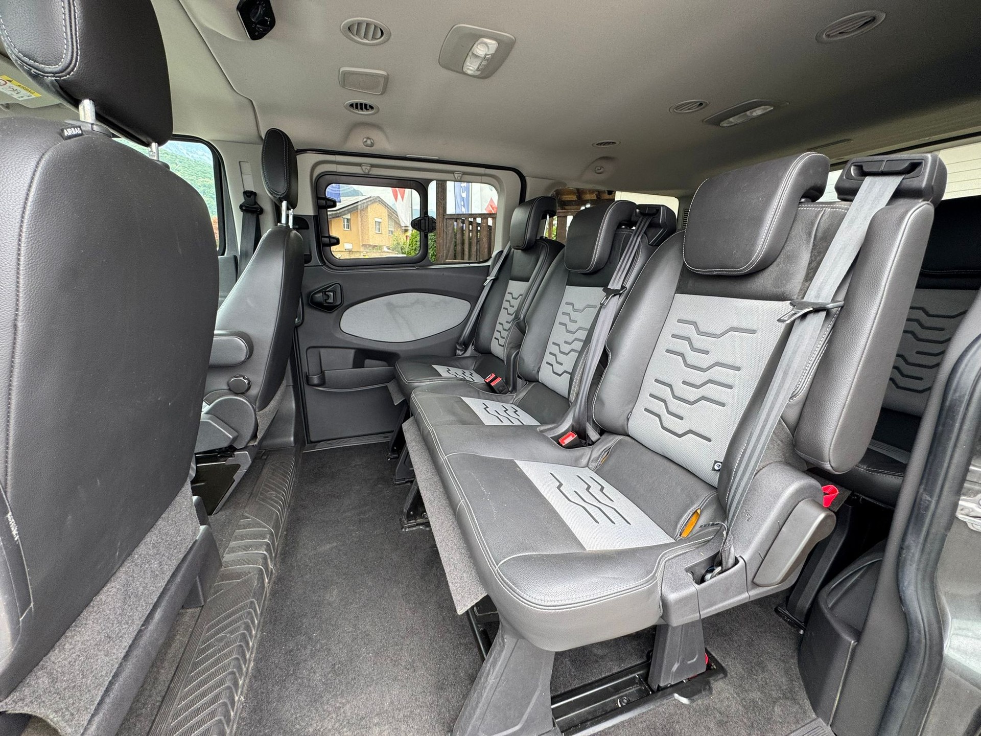 FORD Tourneo Cust 290L1Sport A-image-11