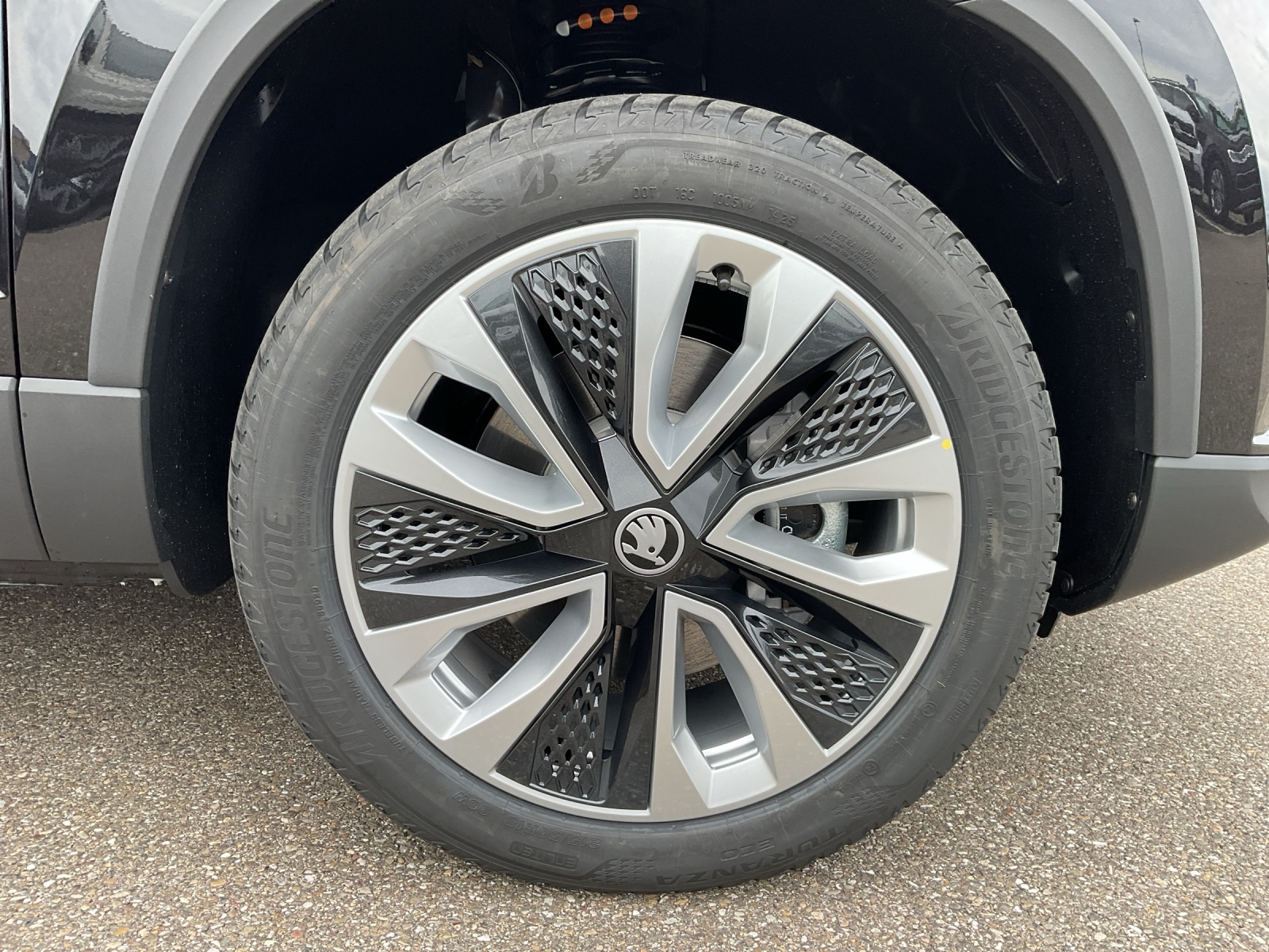 SKODA Karoq 1.5 TSI Selection DSG-image-12