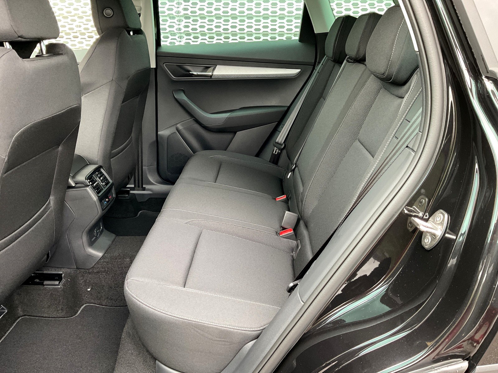 SKODA Karoq 1.5 TSI Selection DSG-image-10