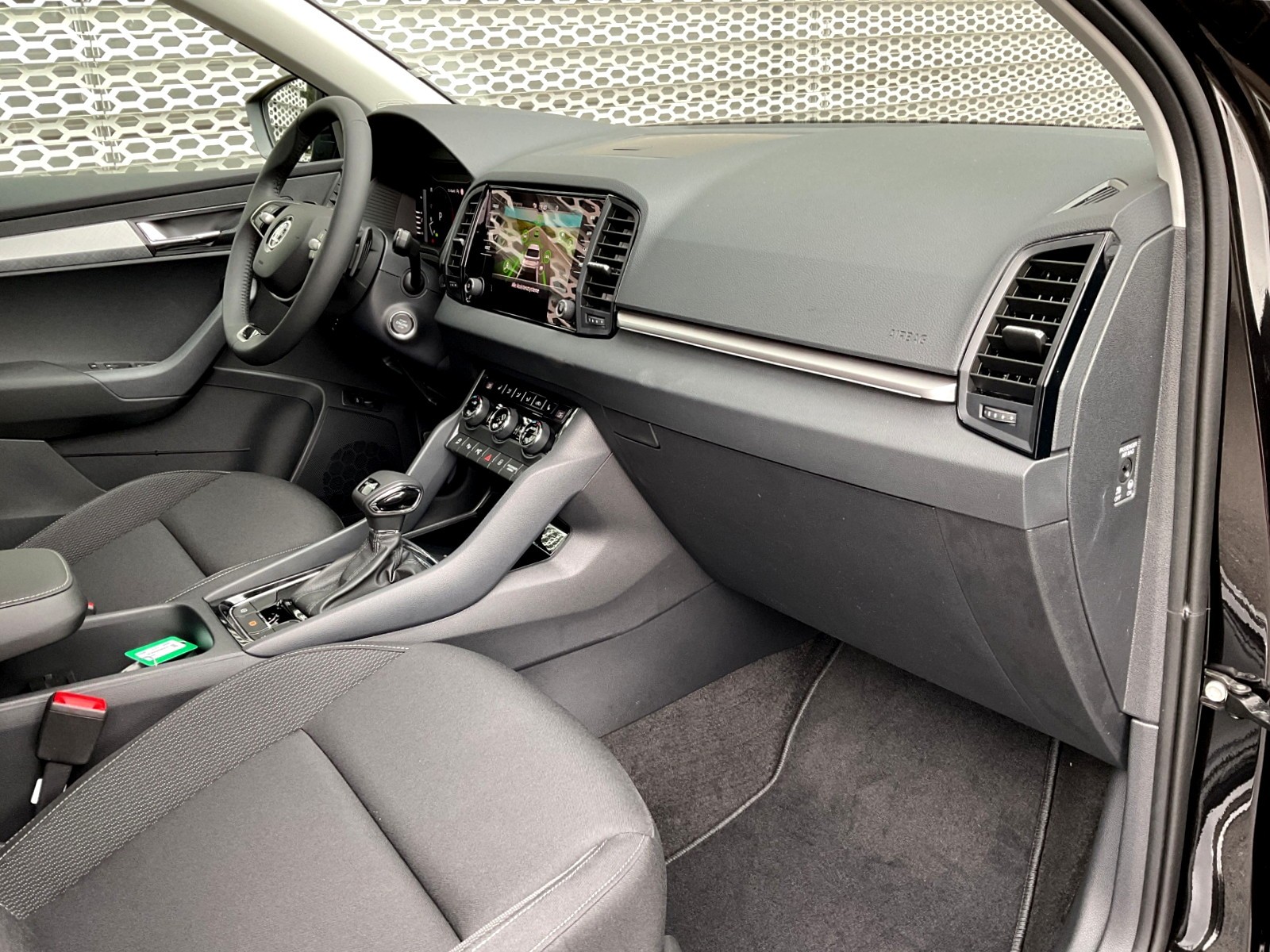 SKODA Karoq 1.5 TSI Selection DSG-image-13