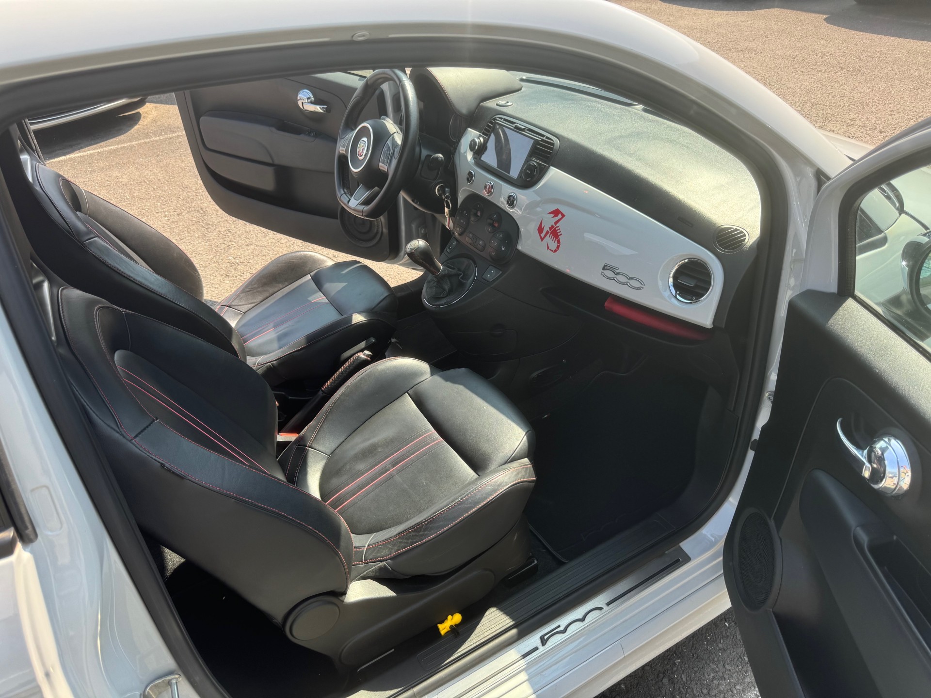 FIAT 500 1.4 16V Turbo Abarth-image-12