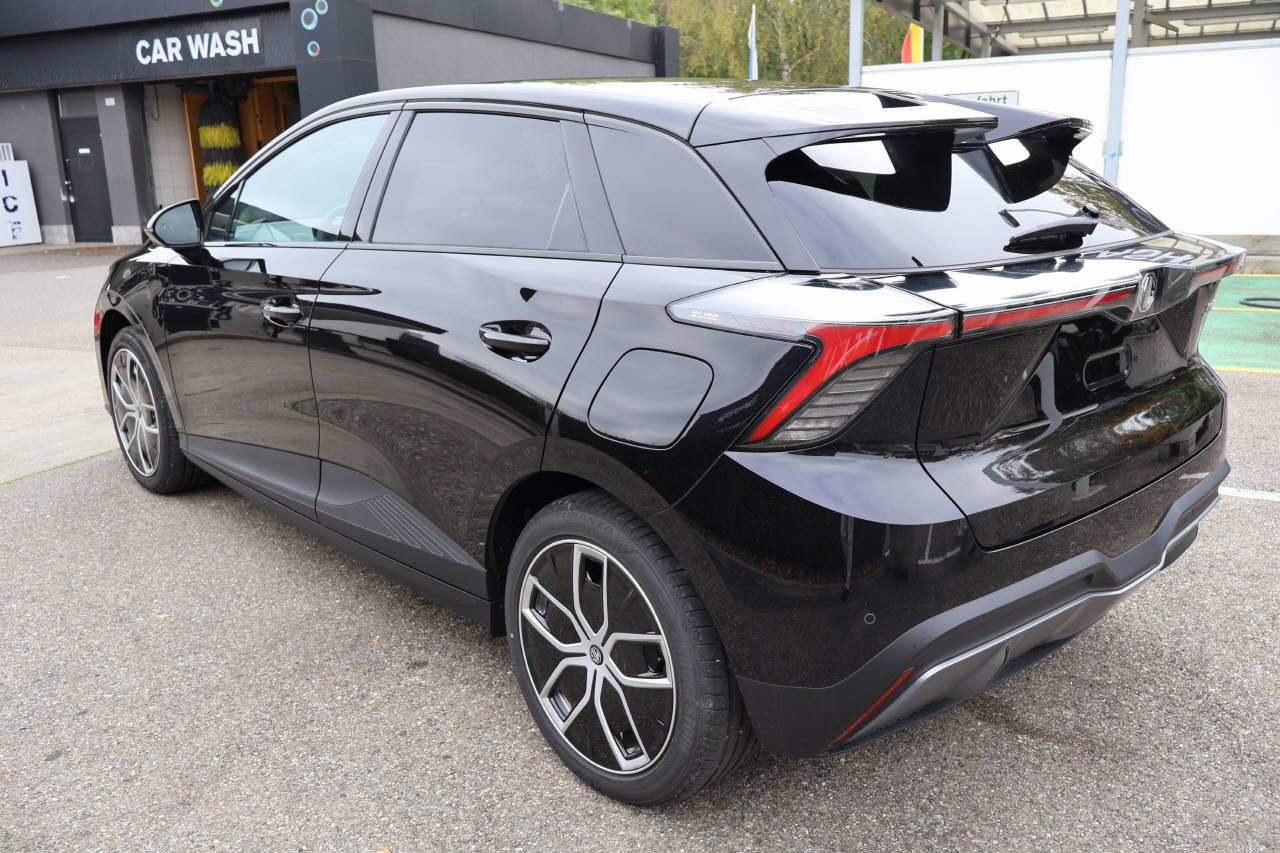 MG 4 64kWh Luxury-image-5