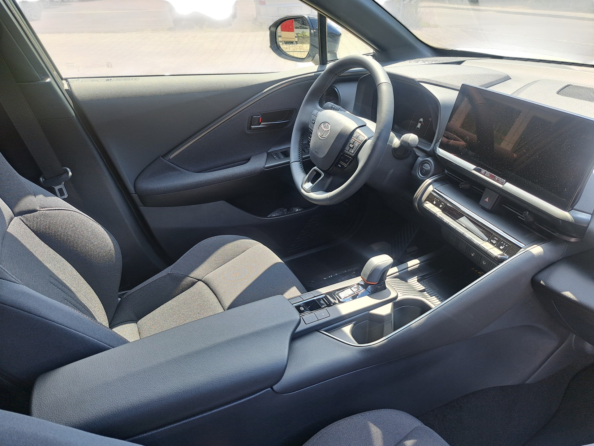 TOYOTA C-HR 2.0 PHEV CVT Swiss Edition-image-12