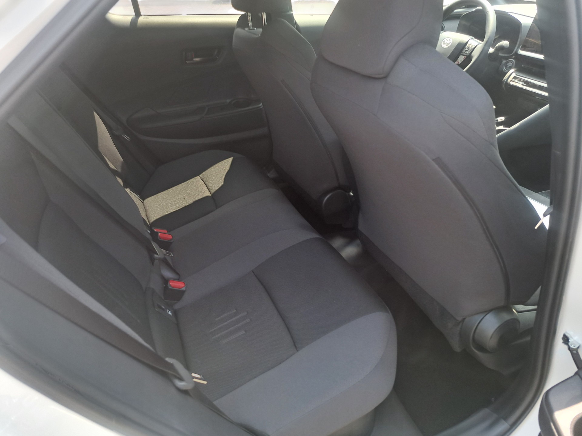 TOYOTA C-HR 2.0 PHEV CVT Swiss Edition-image-14