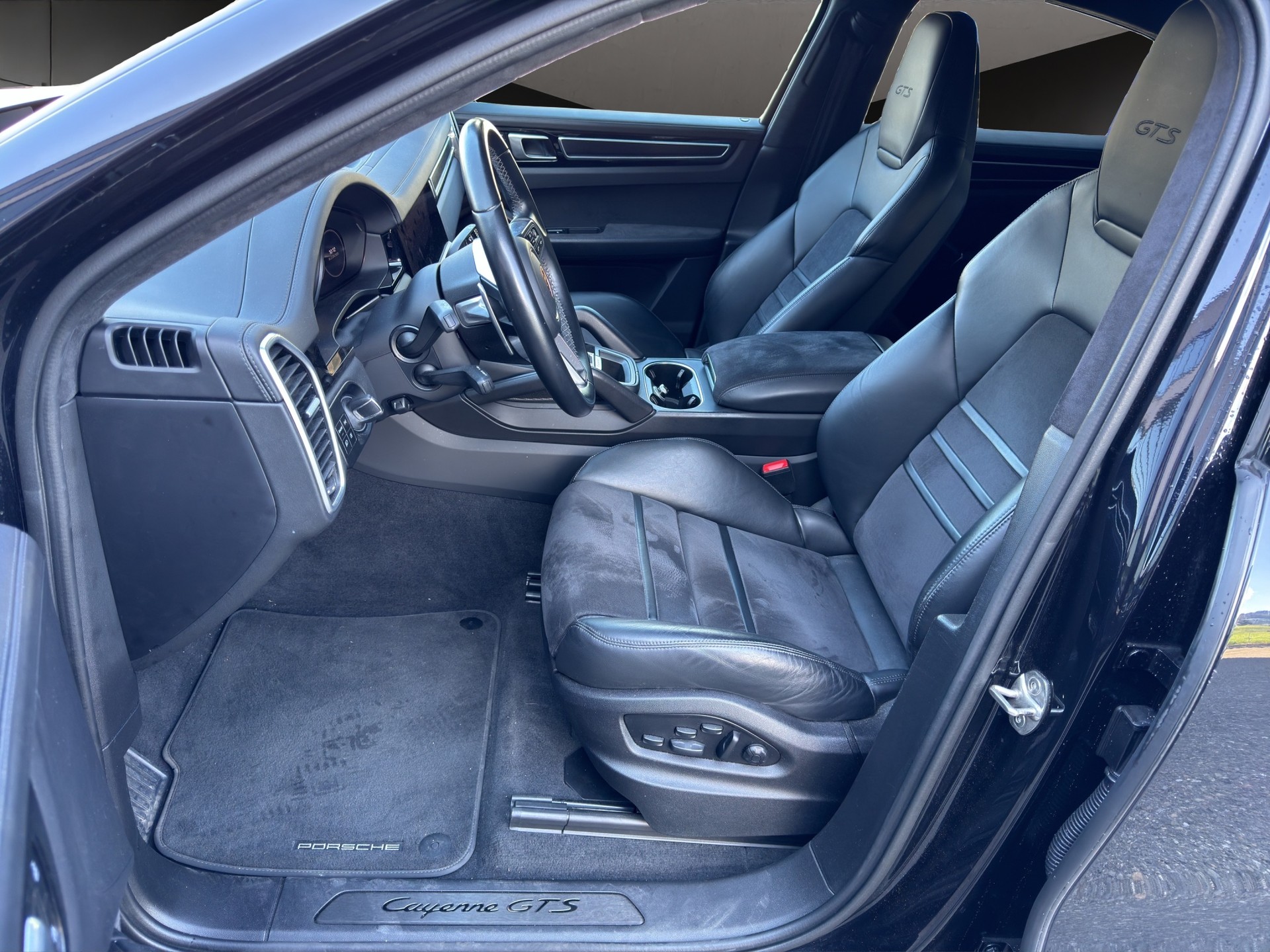 PORSCHE Cayenne GTS Coupé-image-7
