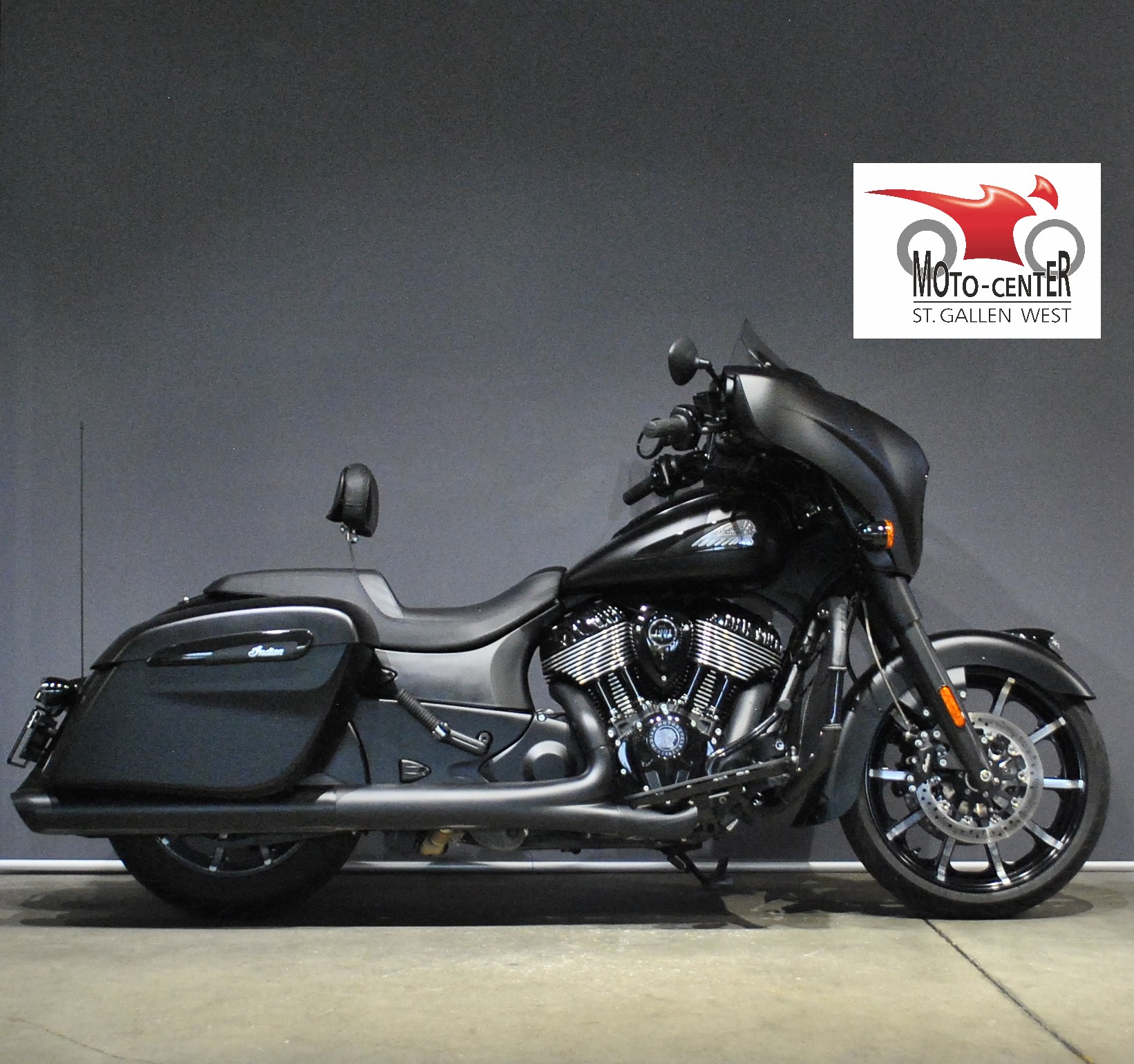 INDIAN Chieftain Dark Horse-showroom-element-1