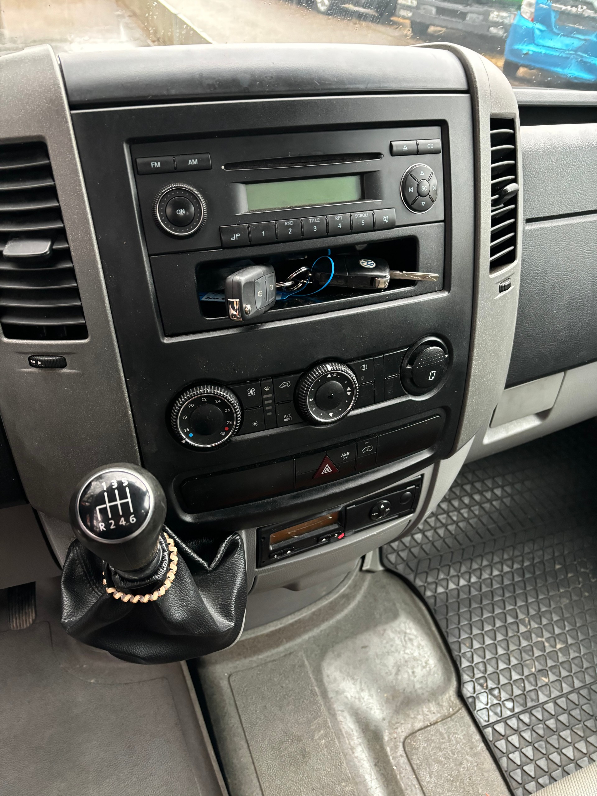 VW Crafter 35 2.0 TDI CR-image-9