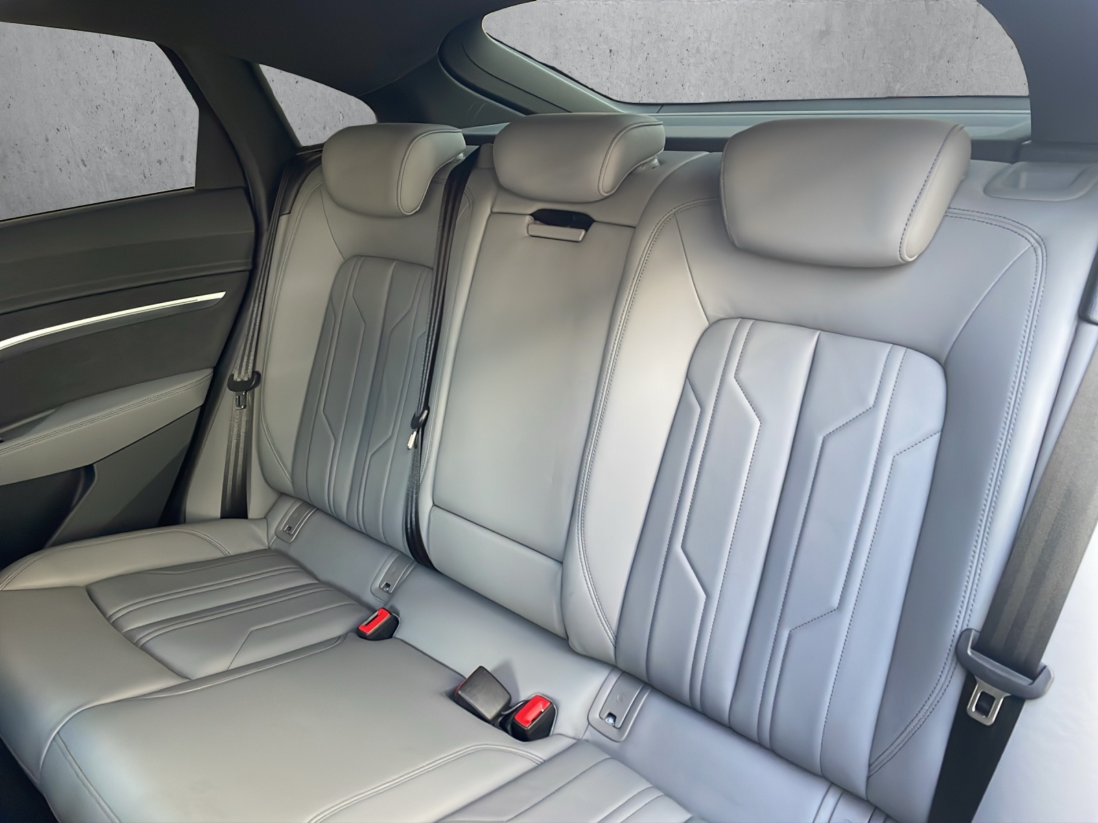 AUDI e-tron 55 Sportback Advanced quattro-image-13
