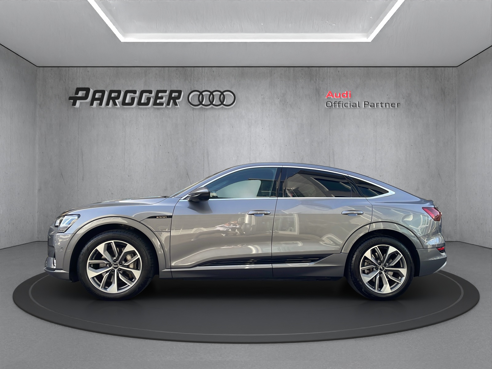 AUDI e-tron 55 Sportback Advanced quattro-image-2