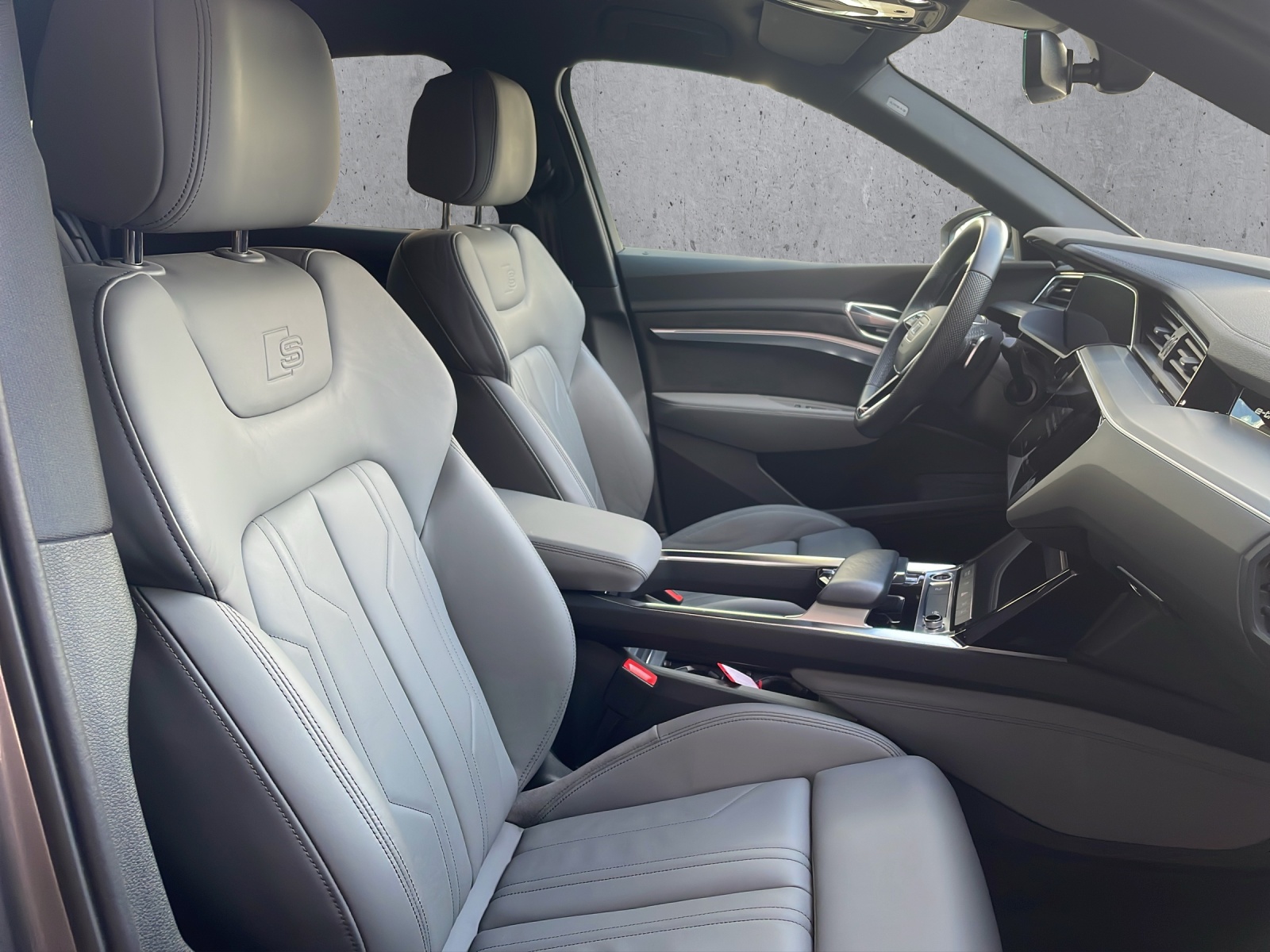 AUDI e-tron 55 Sportback Advanced quattro-image-8