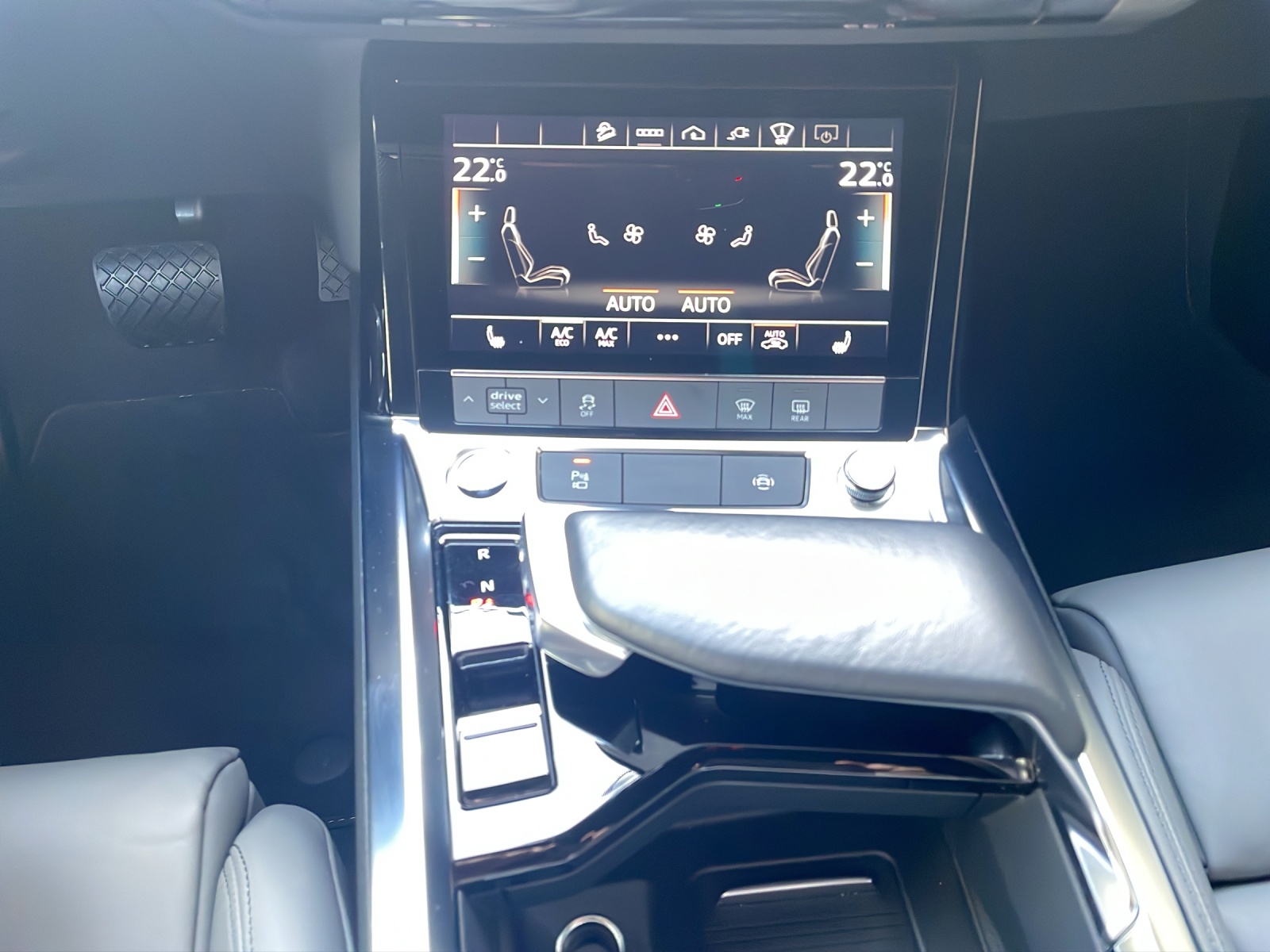 AUDI e-tron 55 Sportback Advanced quattro-image-11