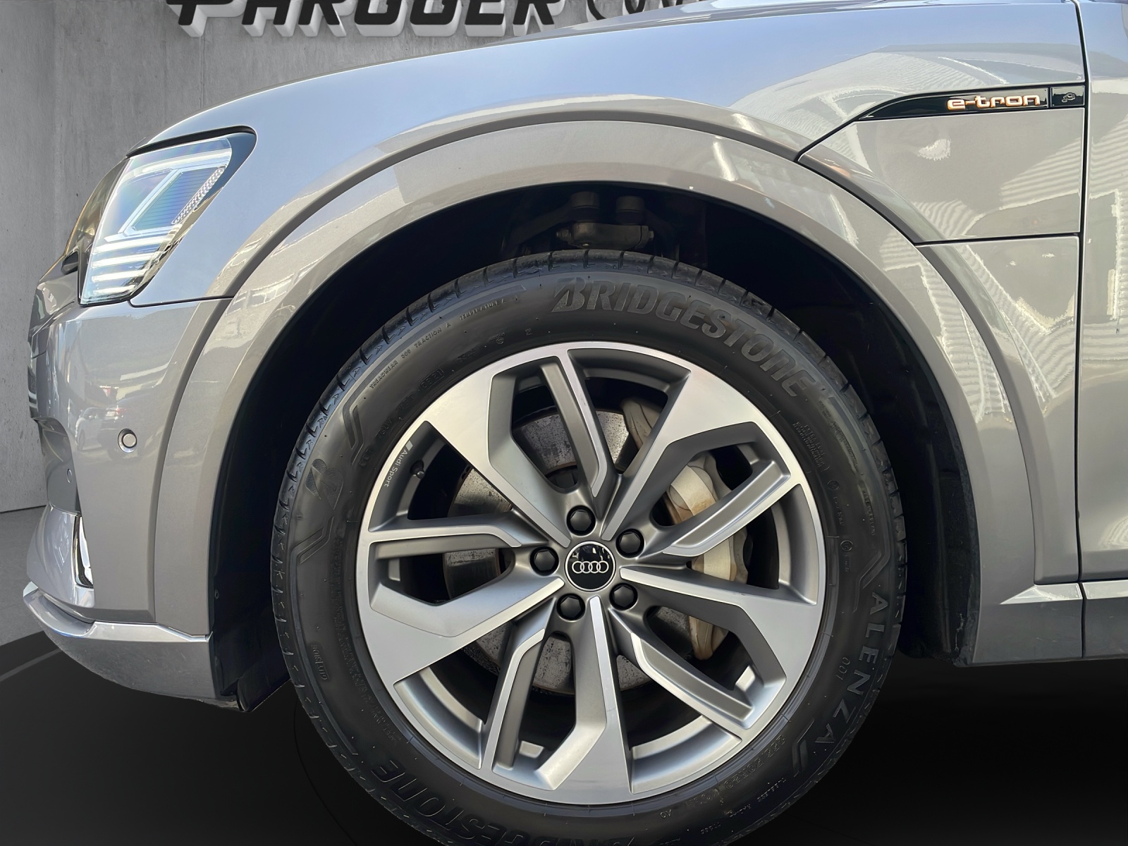 AUDI e-tron 55 Sportback Advanced quattro-image-16
