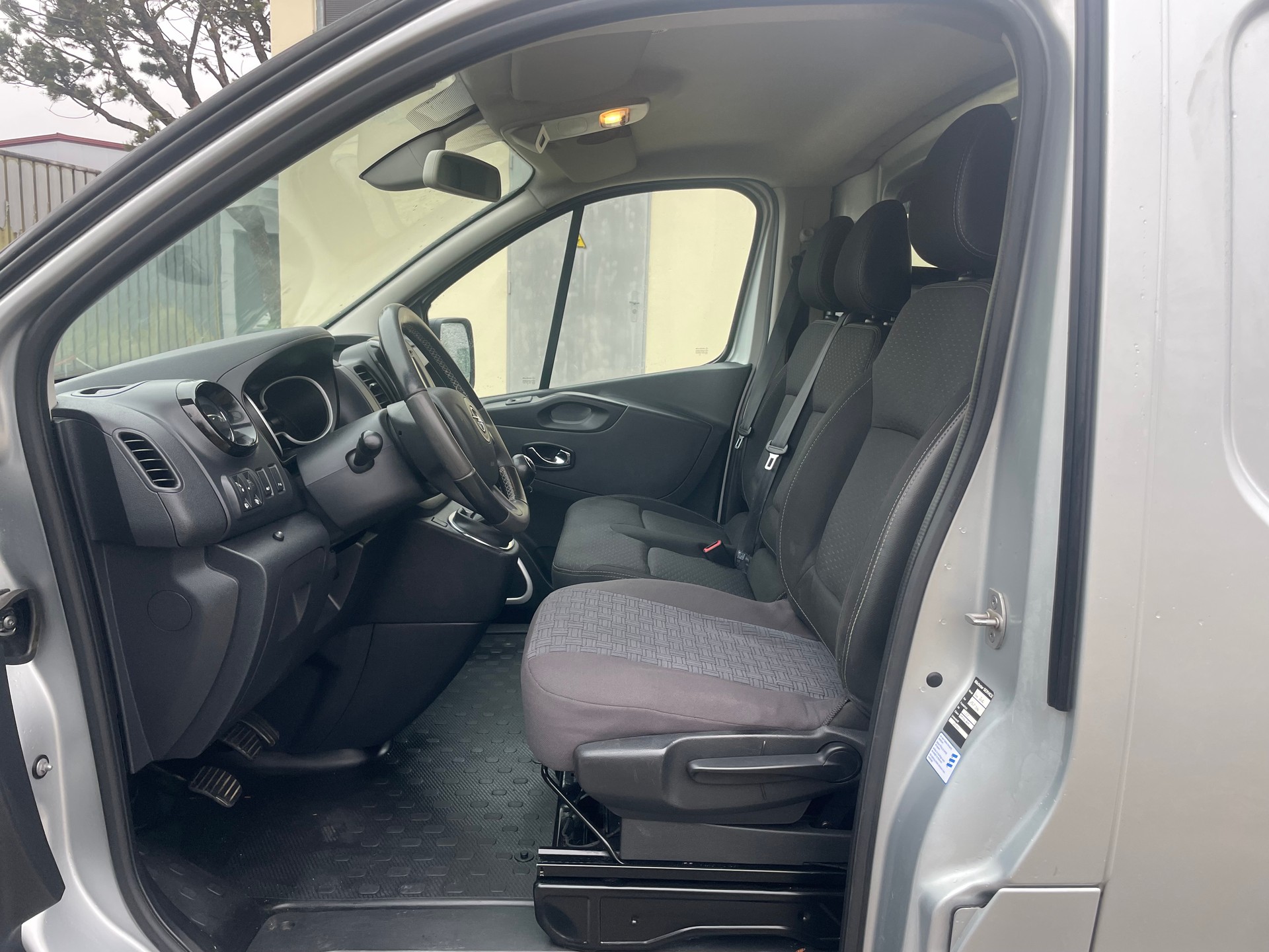 OPEL Vivaro 1.6 CDTI 2.9t L1H1-image-8