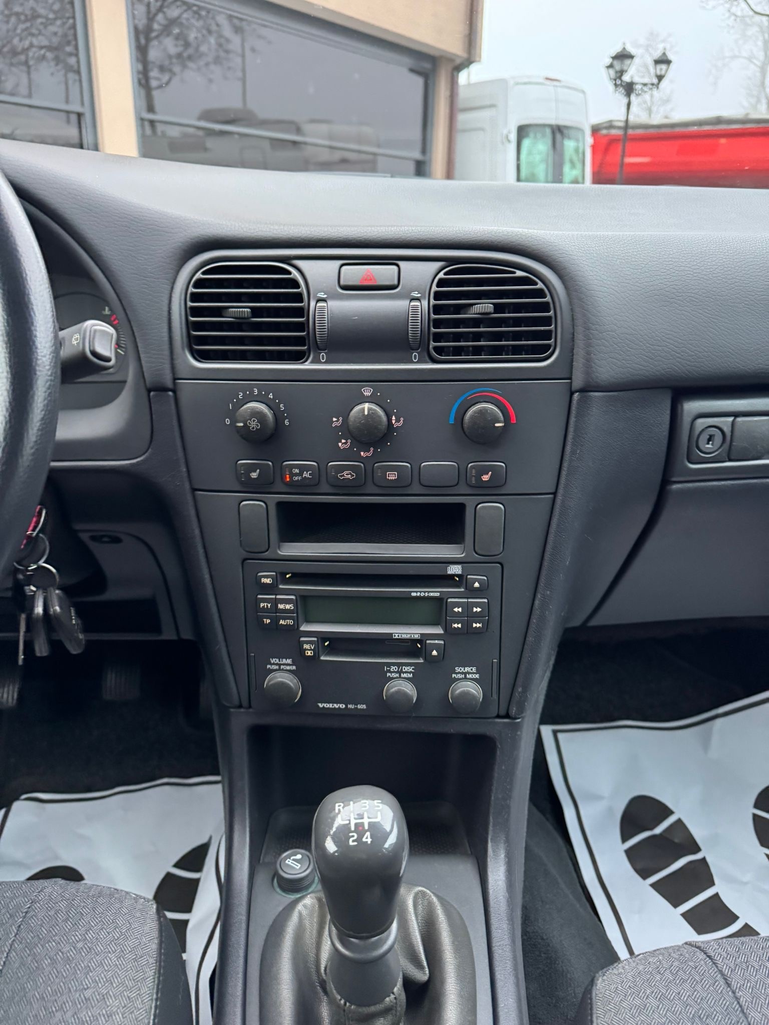 VOLVO V40 1.6 Dynamic Edition-image-11