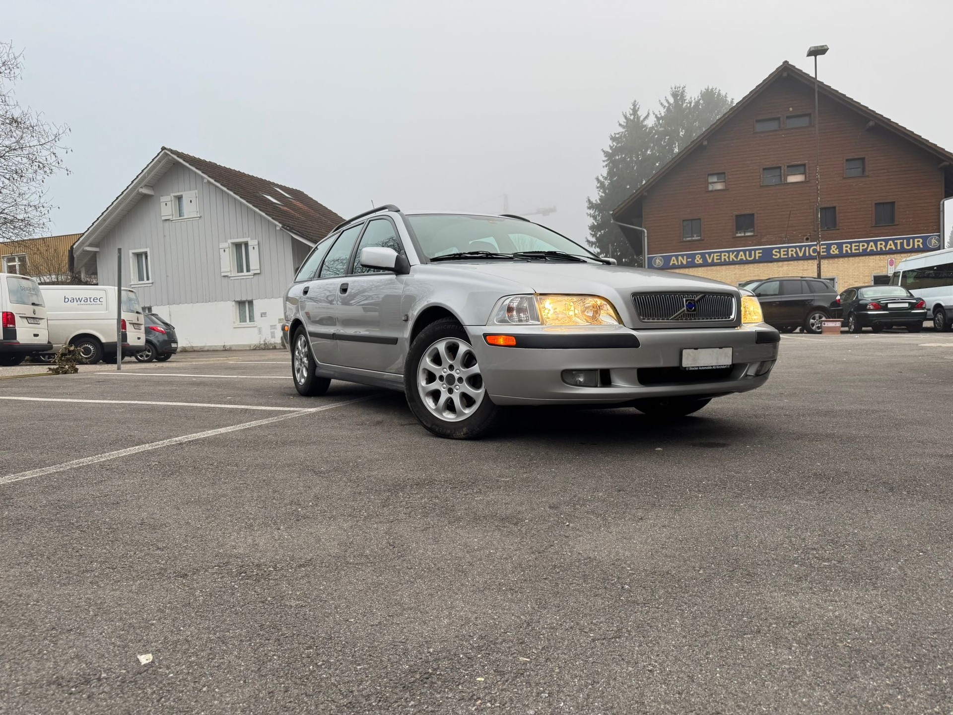 VOLVO V40 1.6 Dynamic Edition-image-1