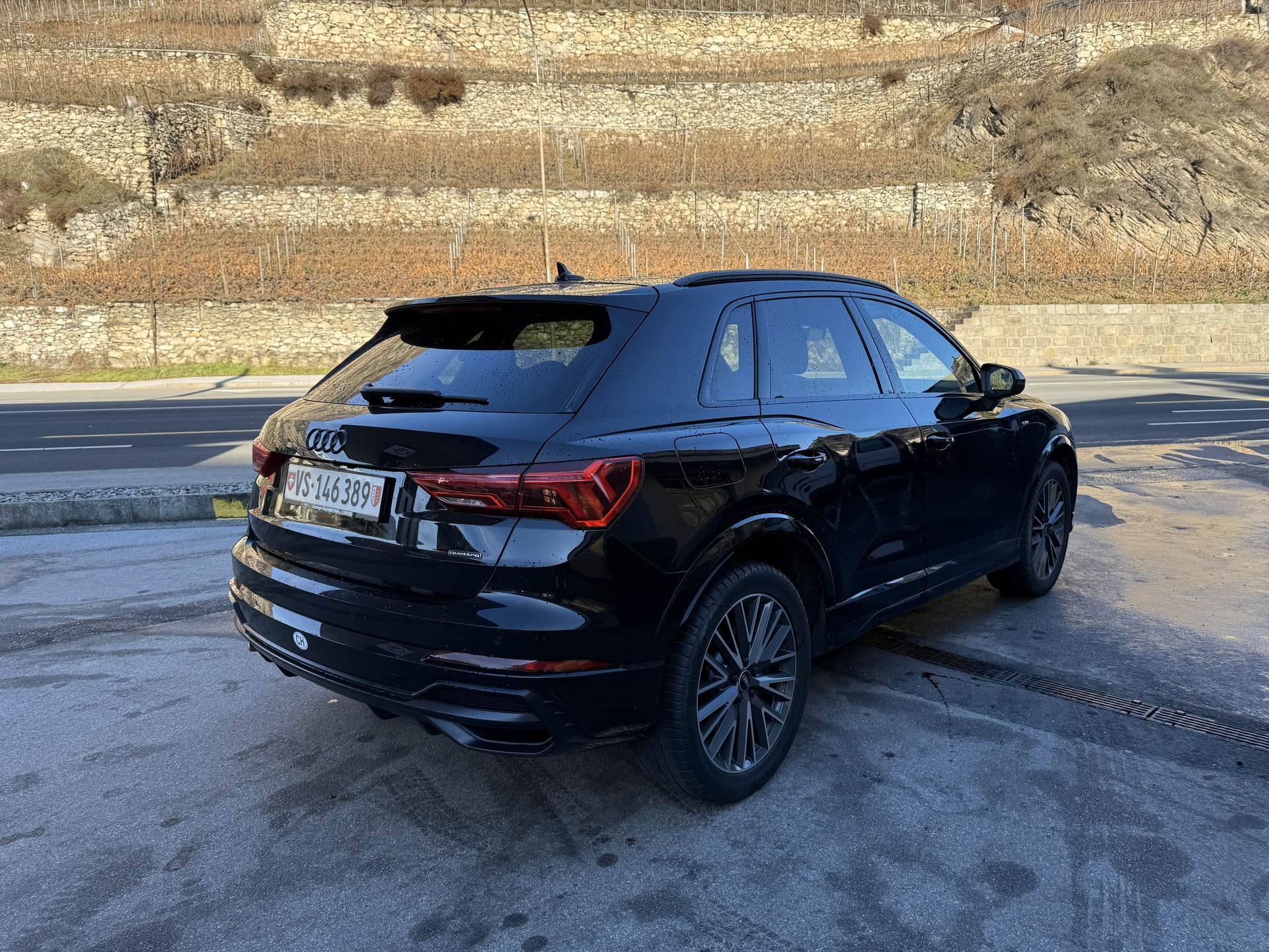 AUDI Q3 40 TDI S line quattro S-tronic-image-4