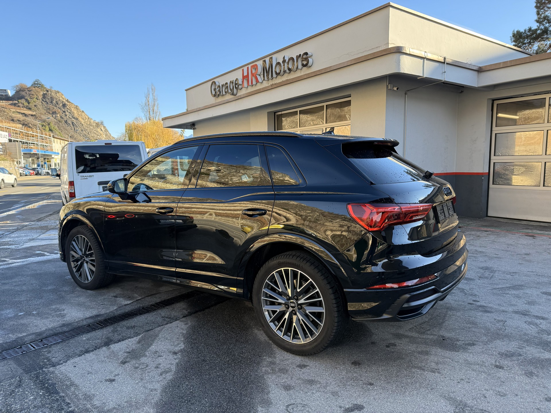 AUDI Q3 40 TDI S line quattro S-tronic-image-2