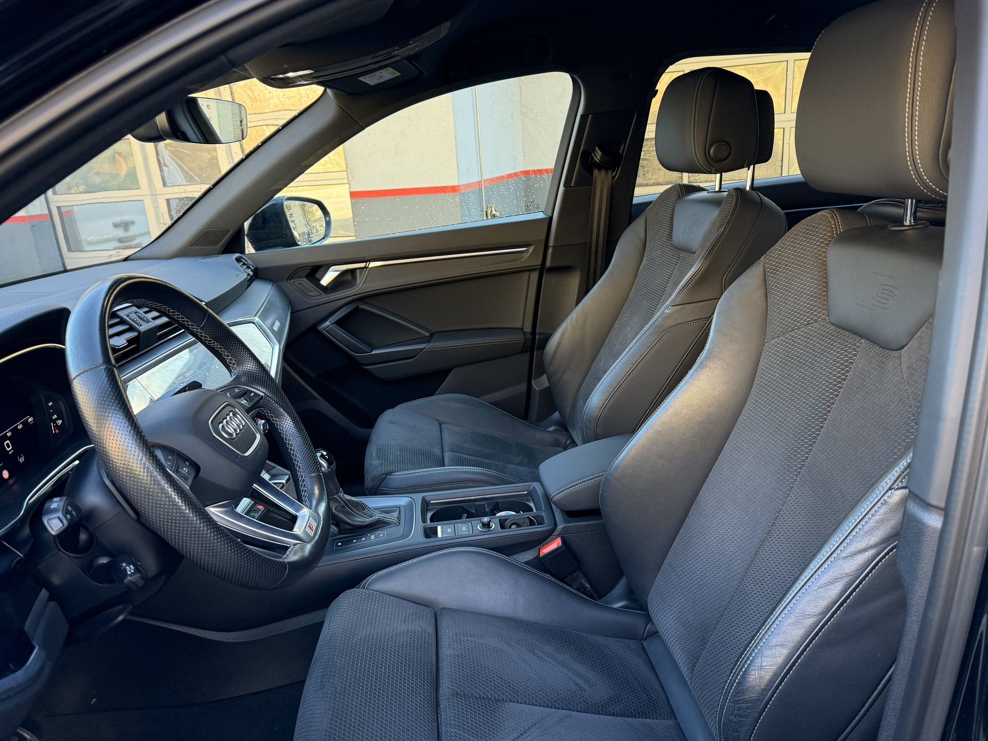 AUDI Q3 40 TDI S line quattro S-tronic-image-11