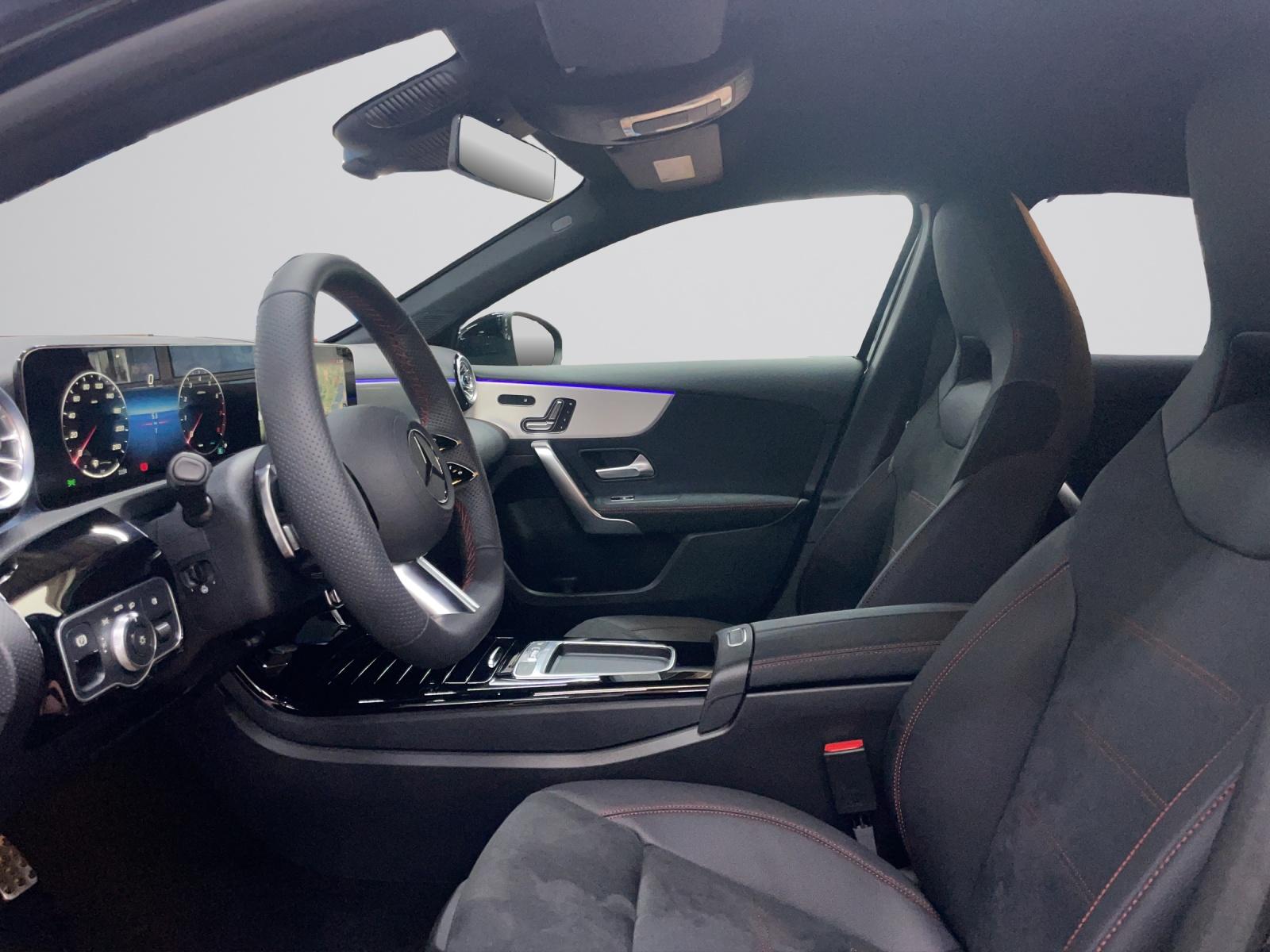MERCEDES-BENZ A 200 Night Star AMG Line-image-4
