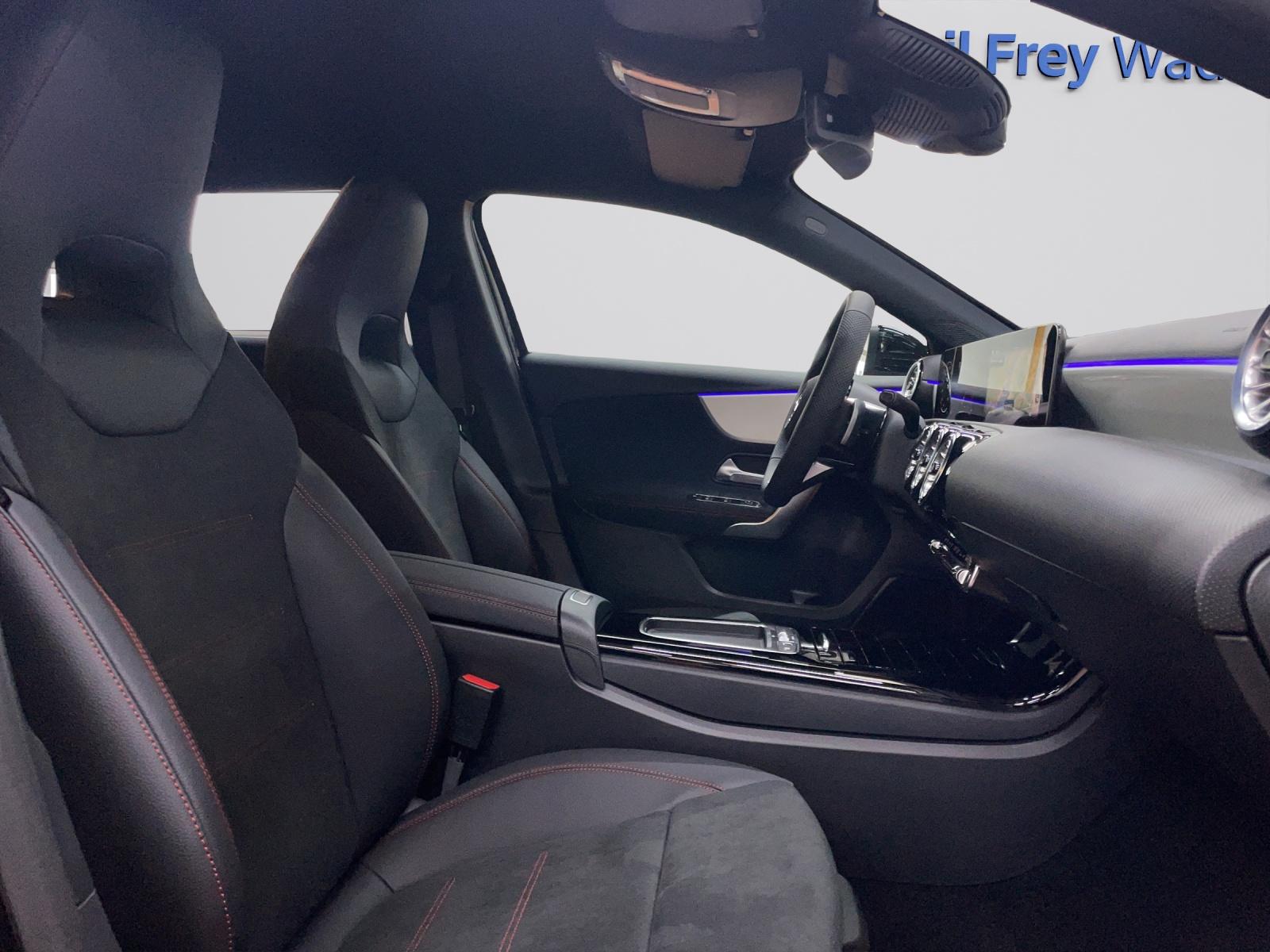 MERCEDES-BENZ A 200 Night Star AMG Line-image-6