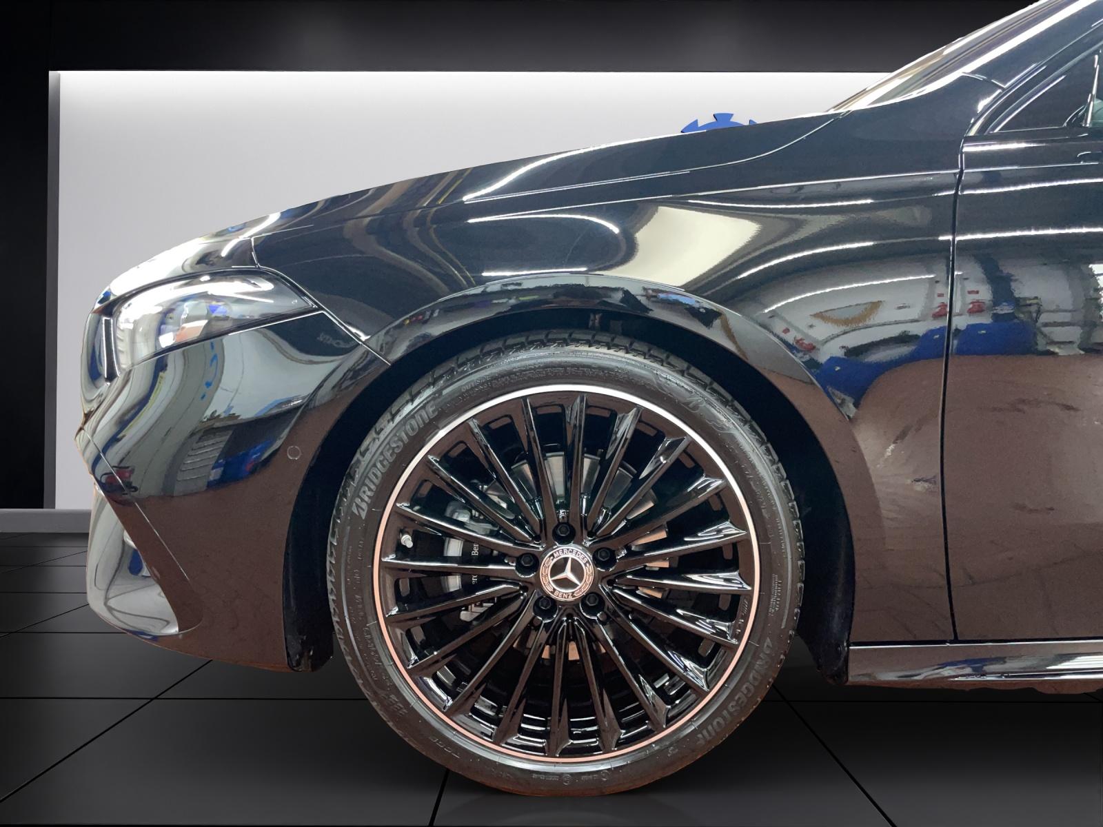 MERCEDES-BENZ A 200 Night Star AMG Line-image-9