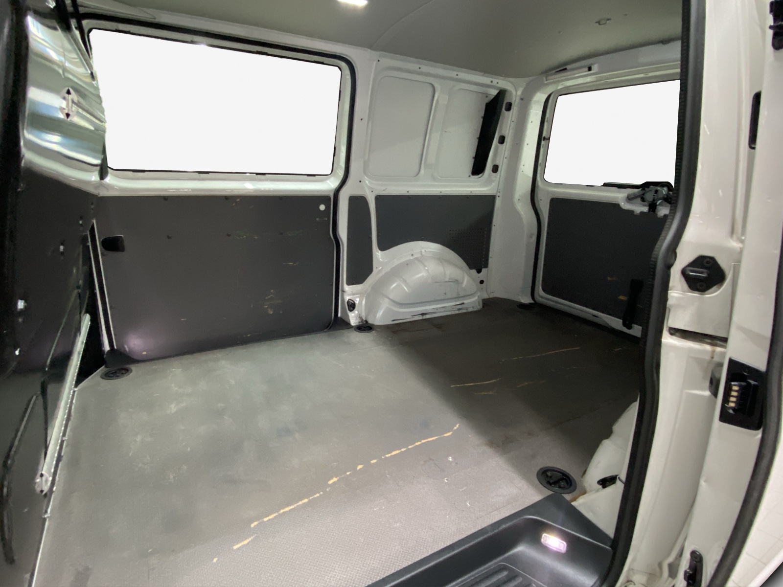 VW T6.1 2.0 TDI 4Motion-image-11