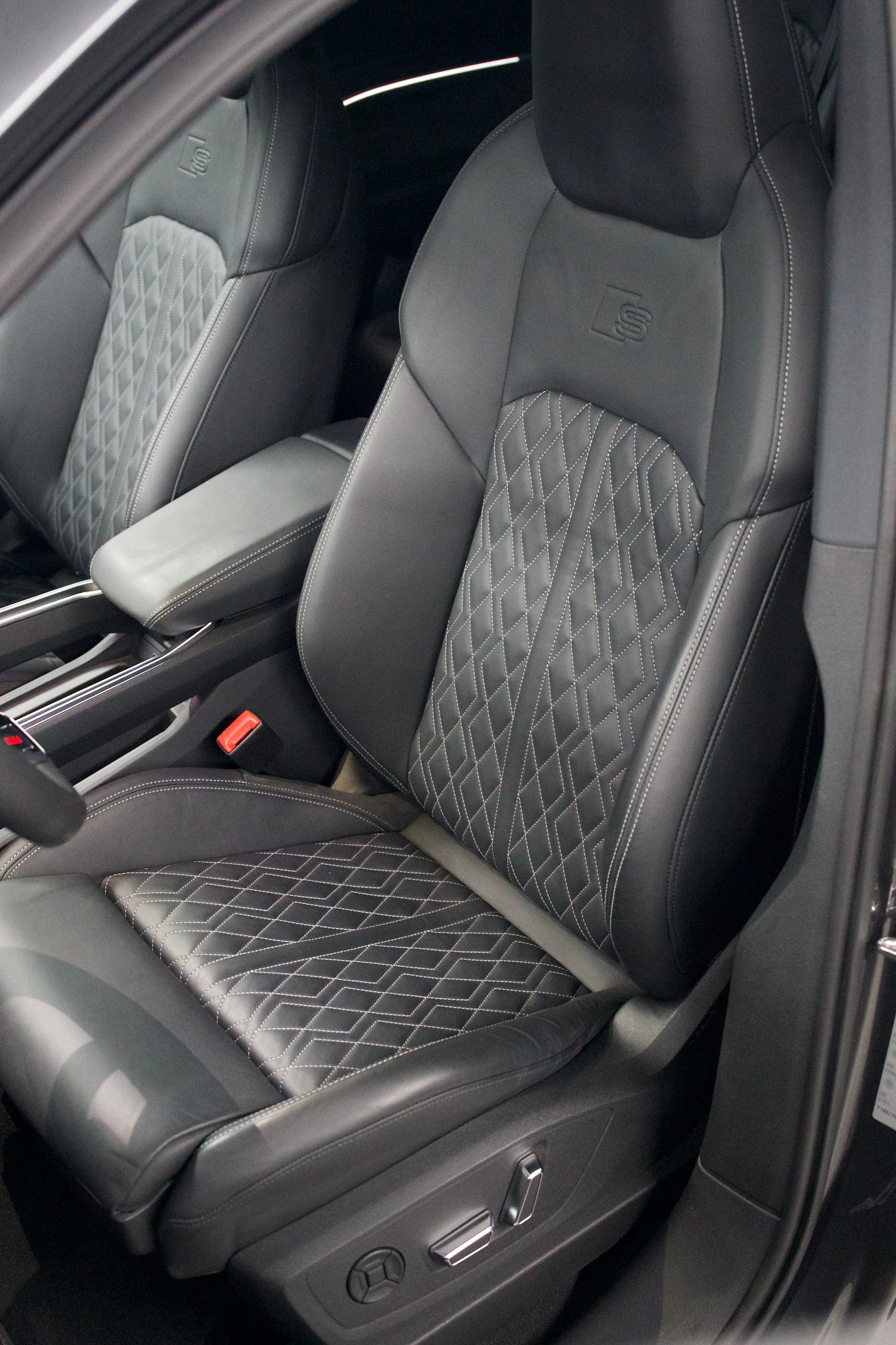AUDI e-tron S Sportback quattro-image-22