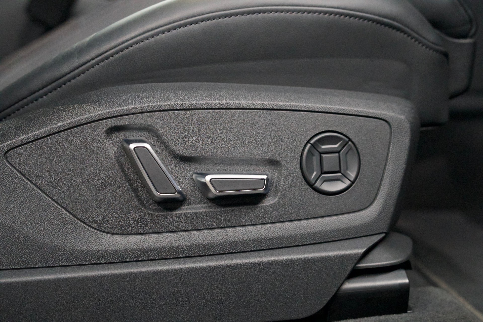 AUDI e-tron S Sportback quattro-image-23