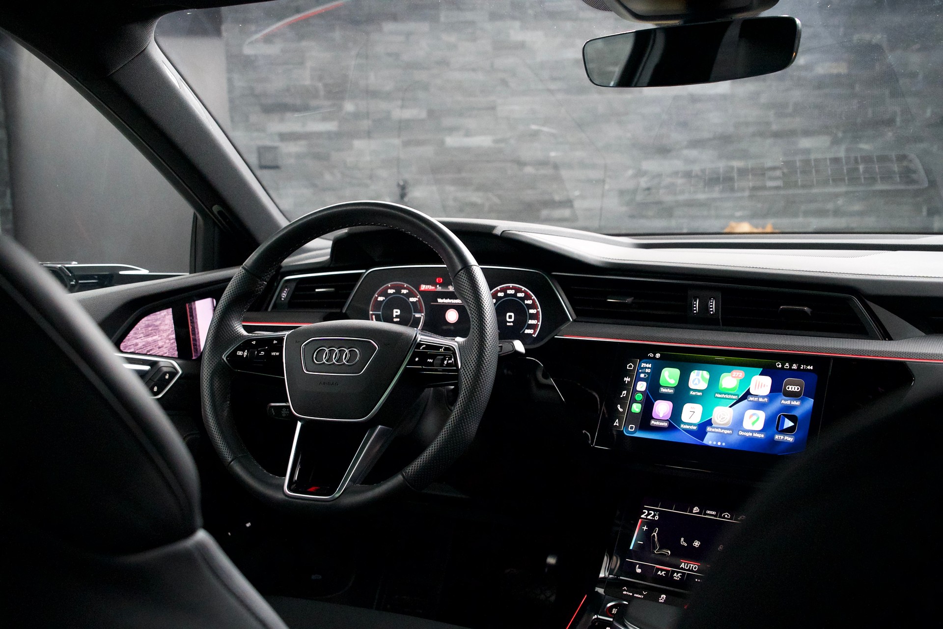 AUDI e-tron S Sportback quattro-image-5