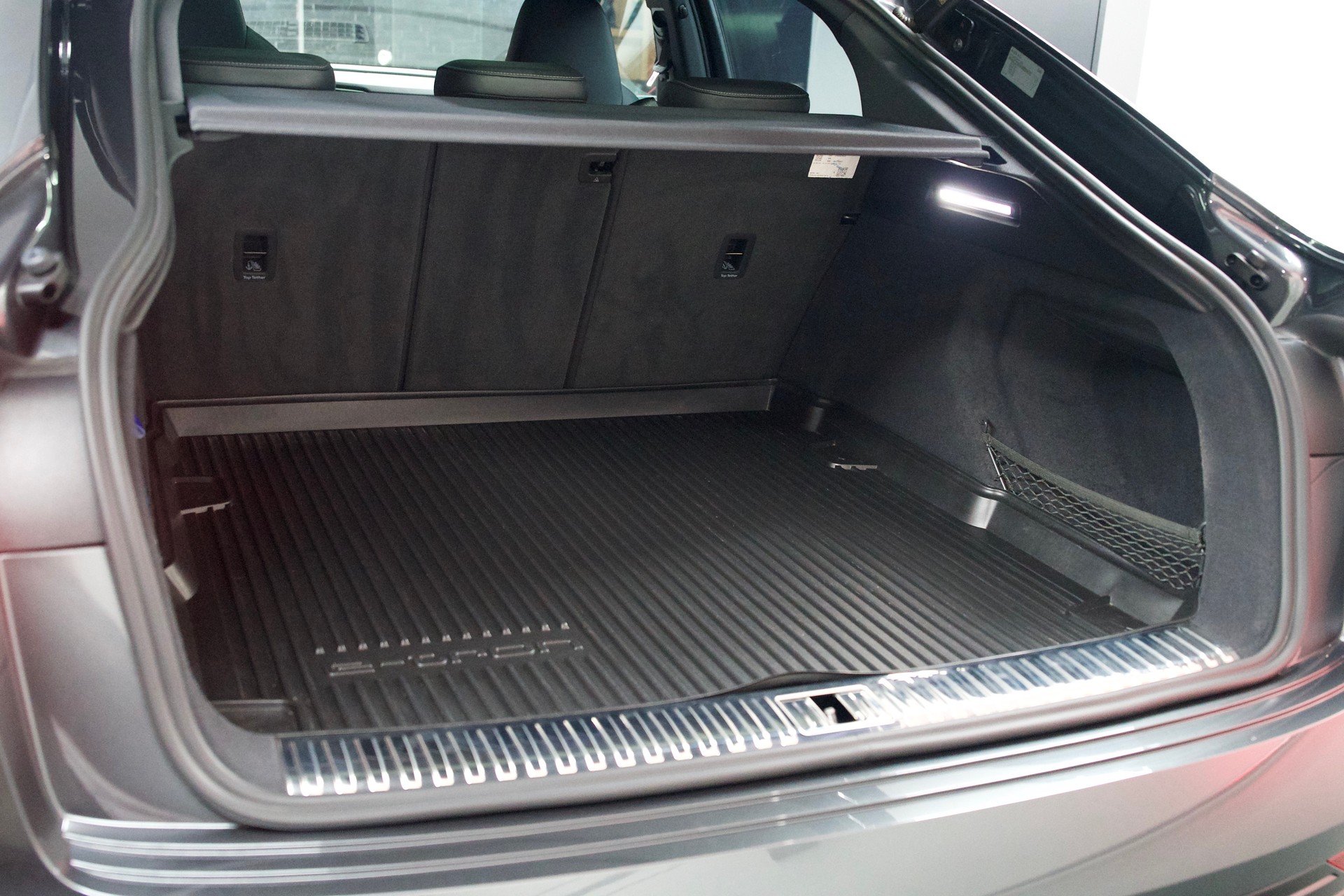 AUDI e-tron S Sportback quattro-image-10