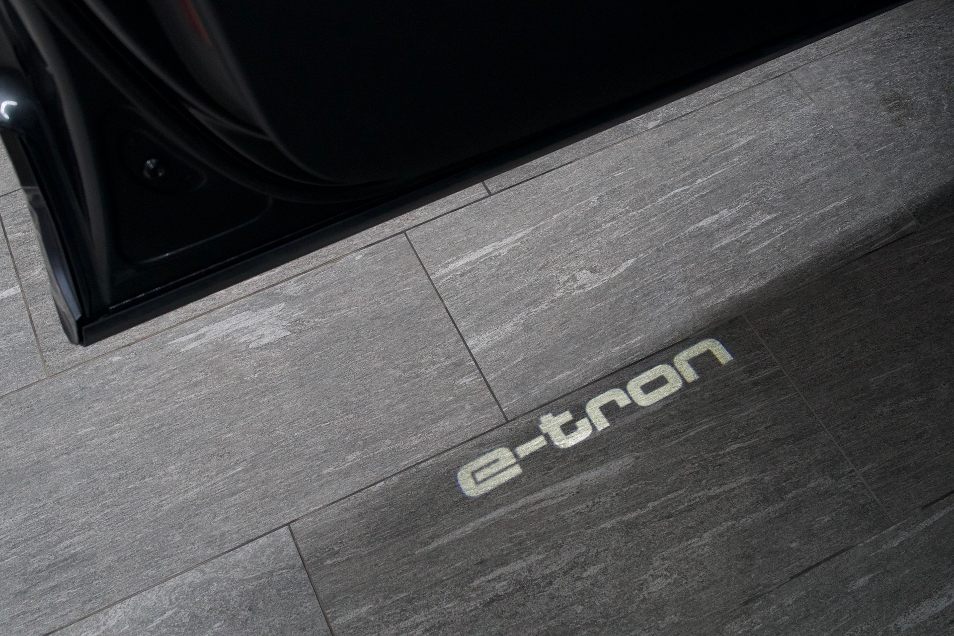 AUDI e-tron S Sportback quattro-image-12