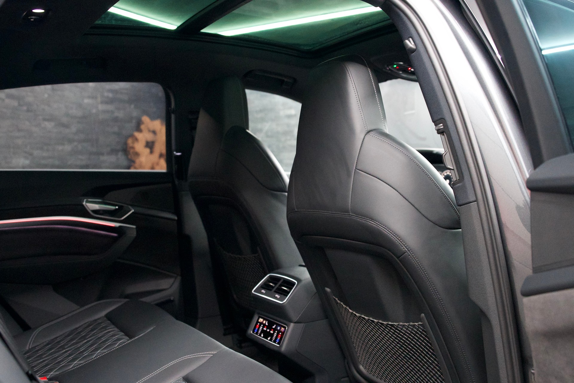 AUDI e-tron S Sportback quattro-image-8
