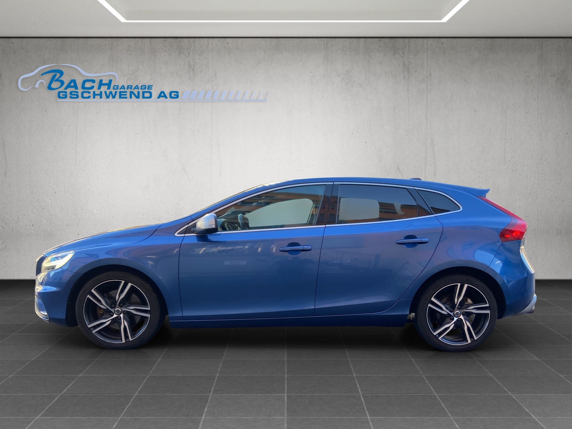 VOLVO V40 T5 Momentum R-Design Geartronic-image-5