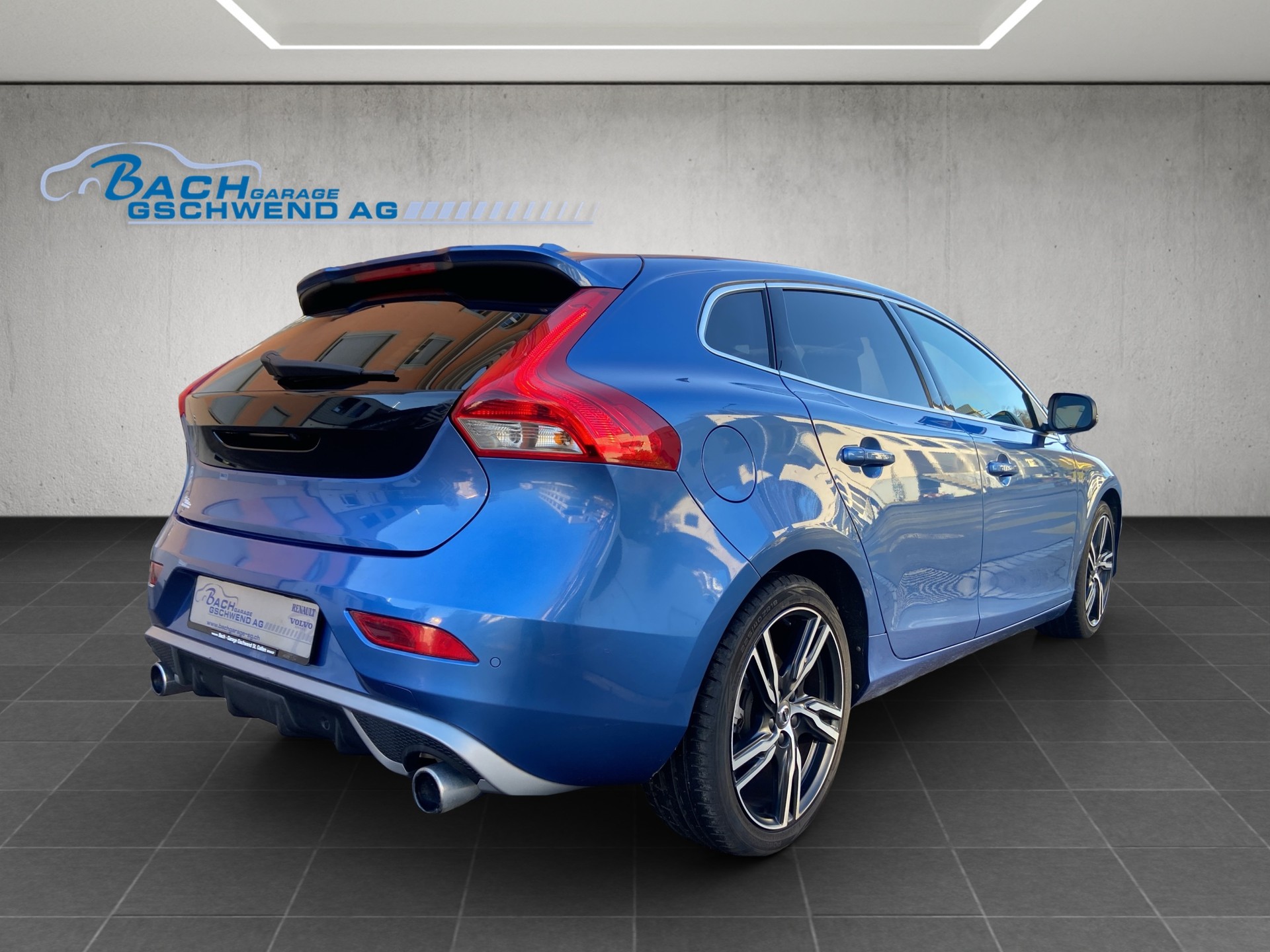 VOLVO V40 T5 Momentum R-Design Geartronic-image-3